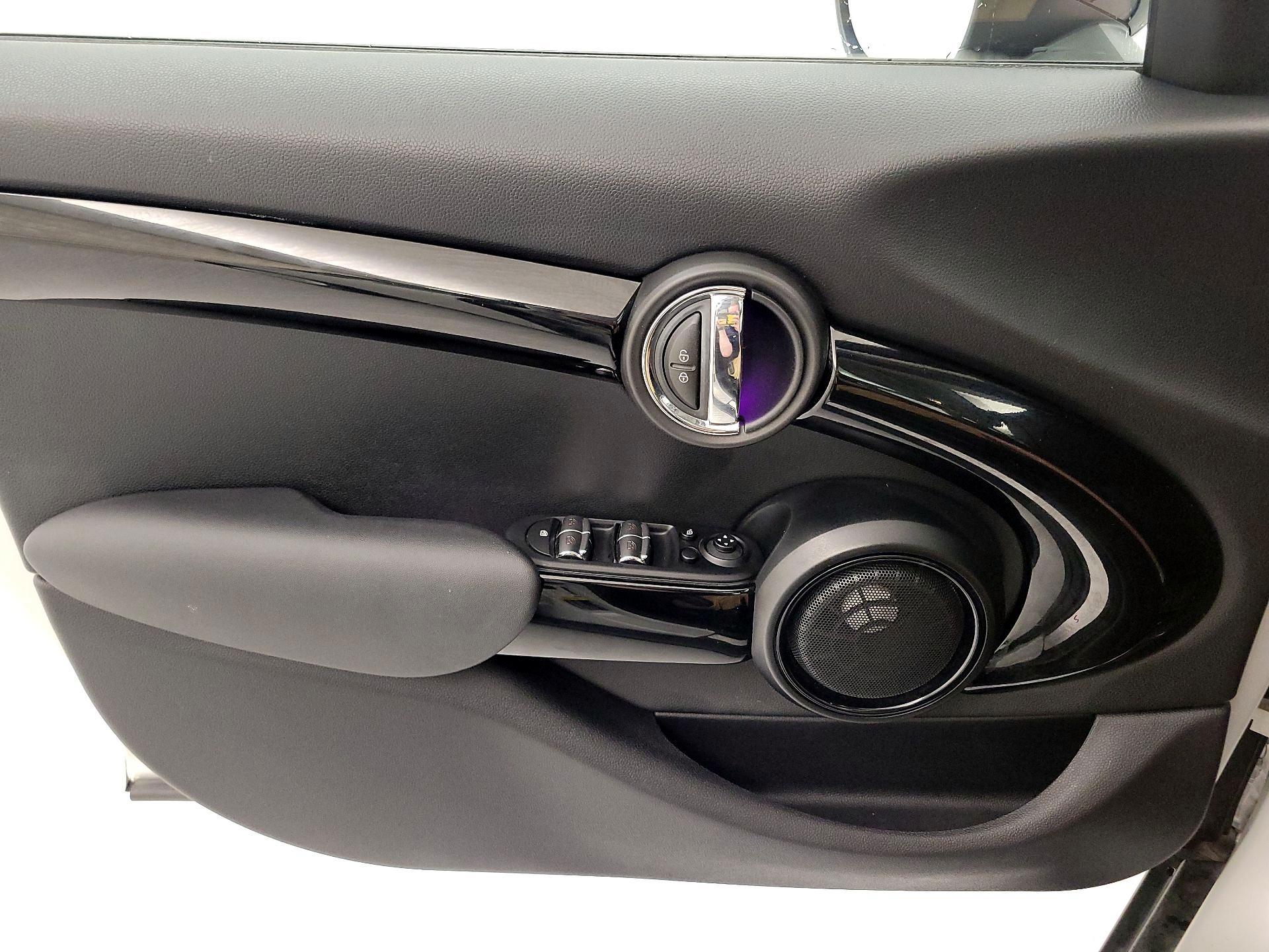 Thumbnail: 2016 MINI Cooper Hardtop - 12