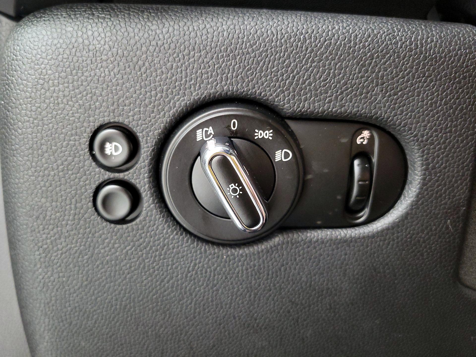 Thumbnail: 2016 MINI Cooper Hardtop - 13