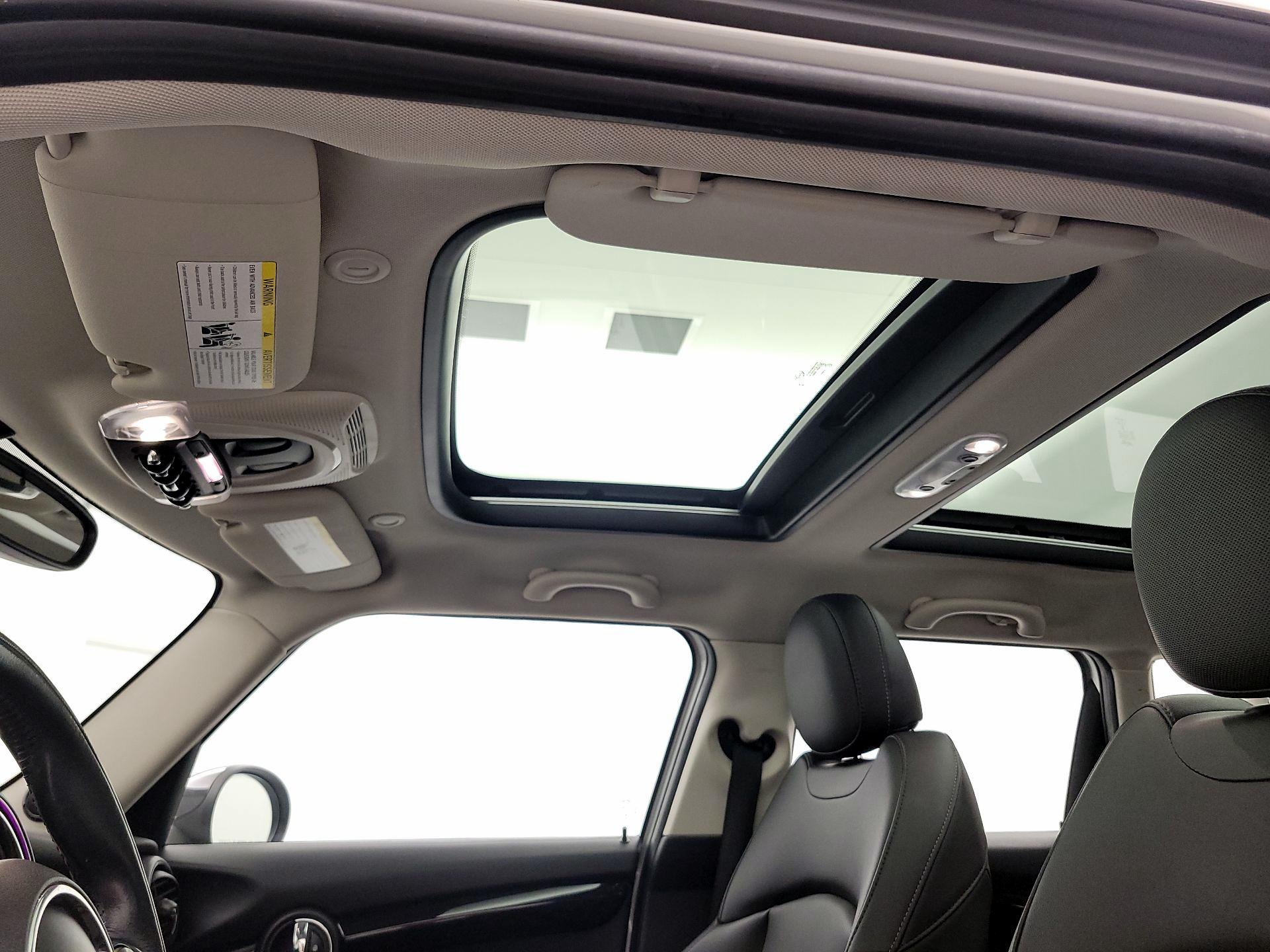 Thumbnail: 2016 MINI Cooper Hardtop - 18