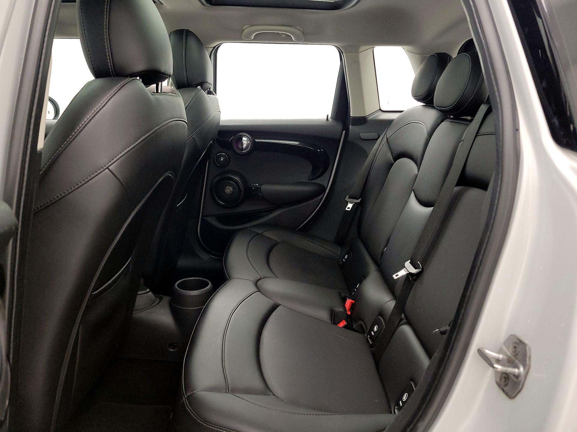 Thumbnail: 2016 MINI Cooper Hardtop - 19