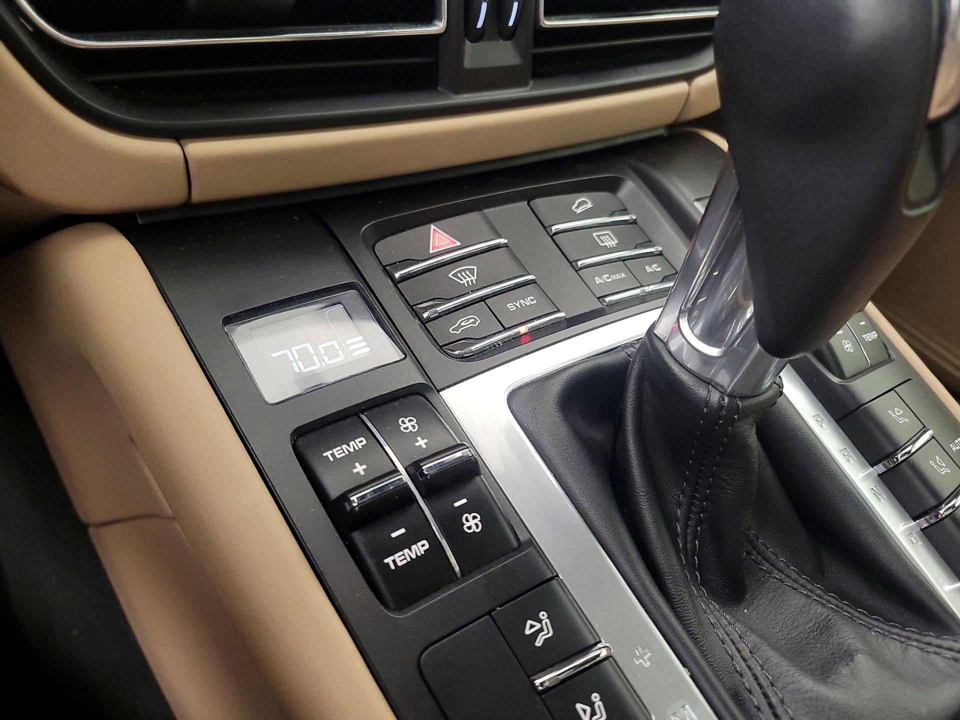 Thumbnail: 2021 Porsche Macan - 17
