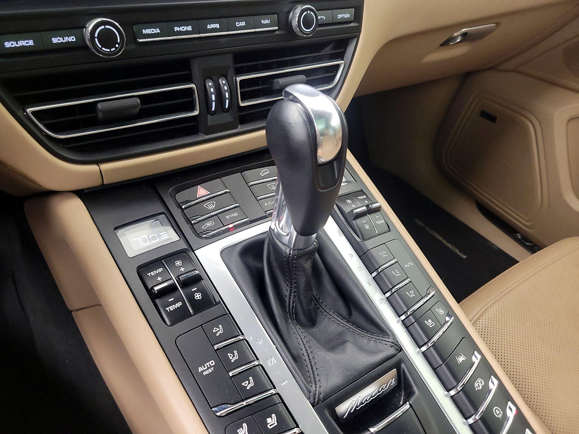 Thumbnail: 2021 Porsche Macan - 18