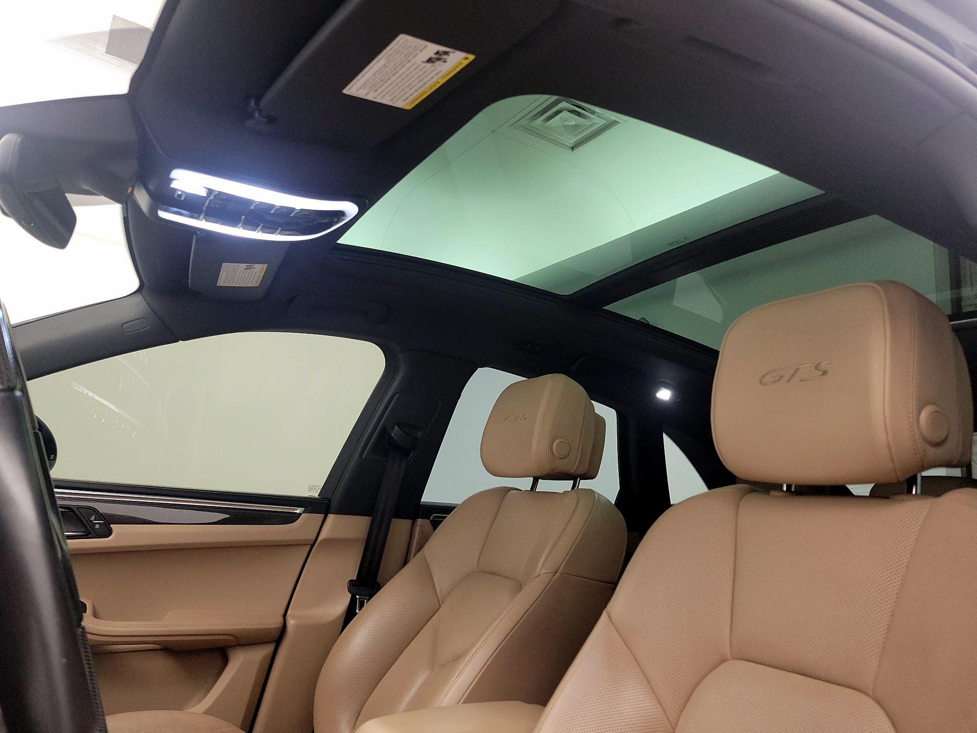 Thumbnail: 2021 Porsche Macan - 20
