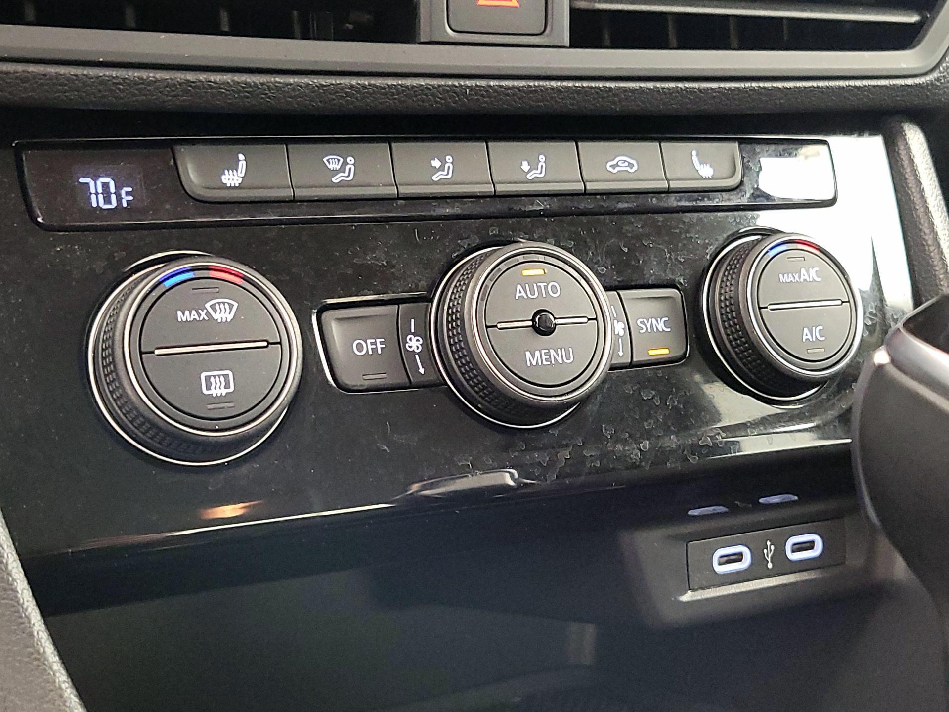 Thumbnail: 2023 Volkswagen Jetta - 16