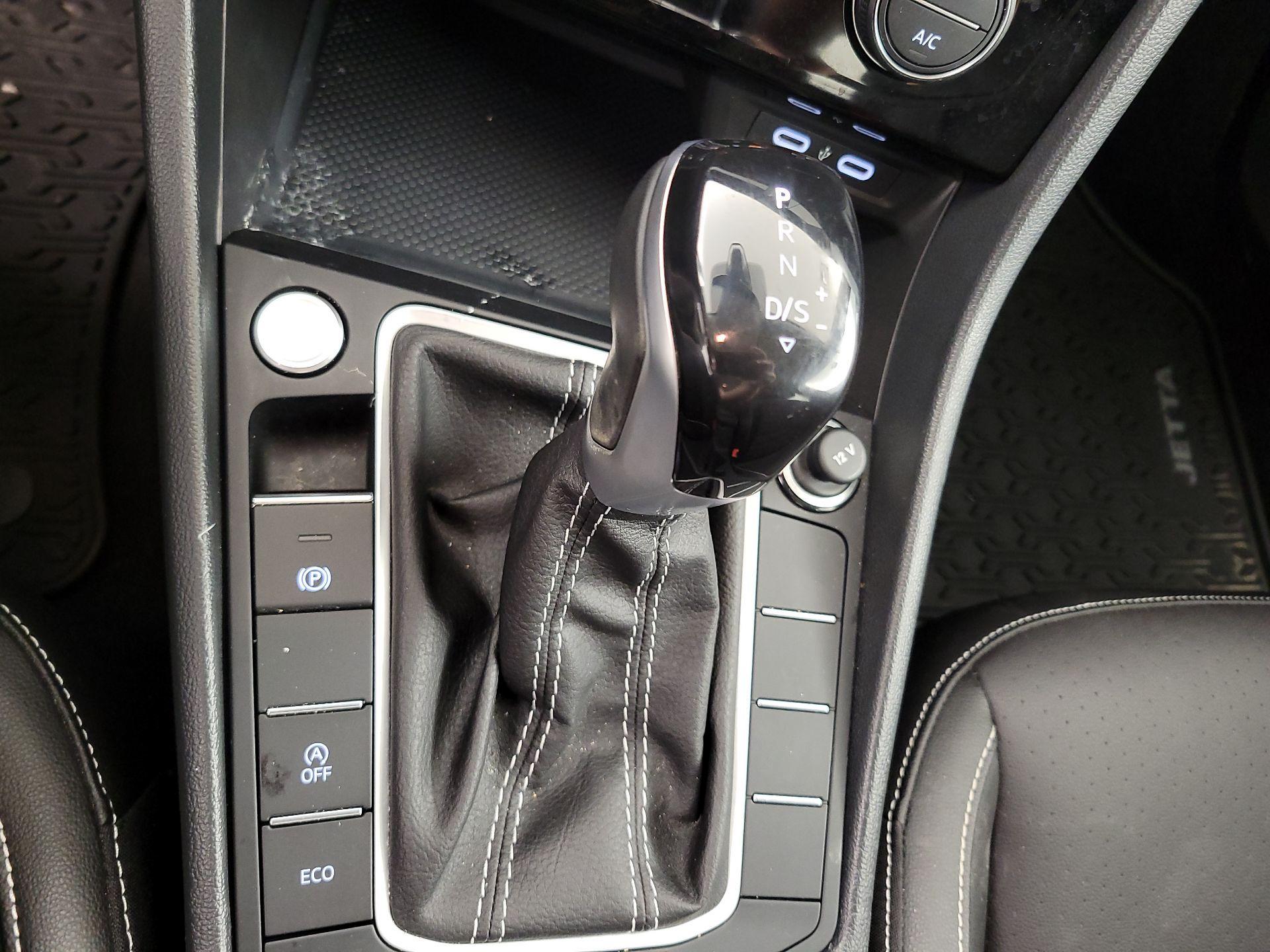 Thumbnail: 2023 Volkswagen Jetta - 17