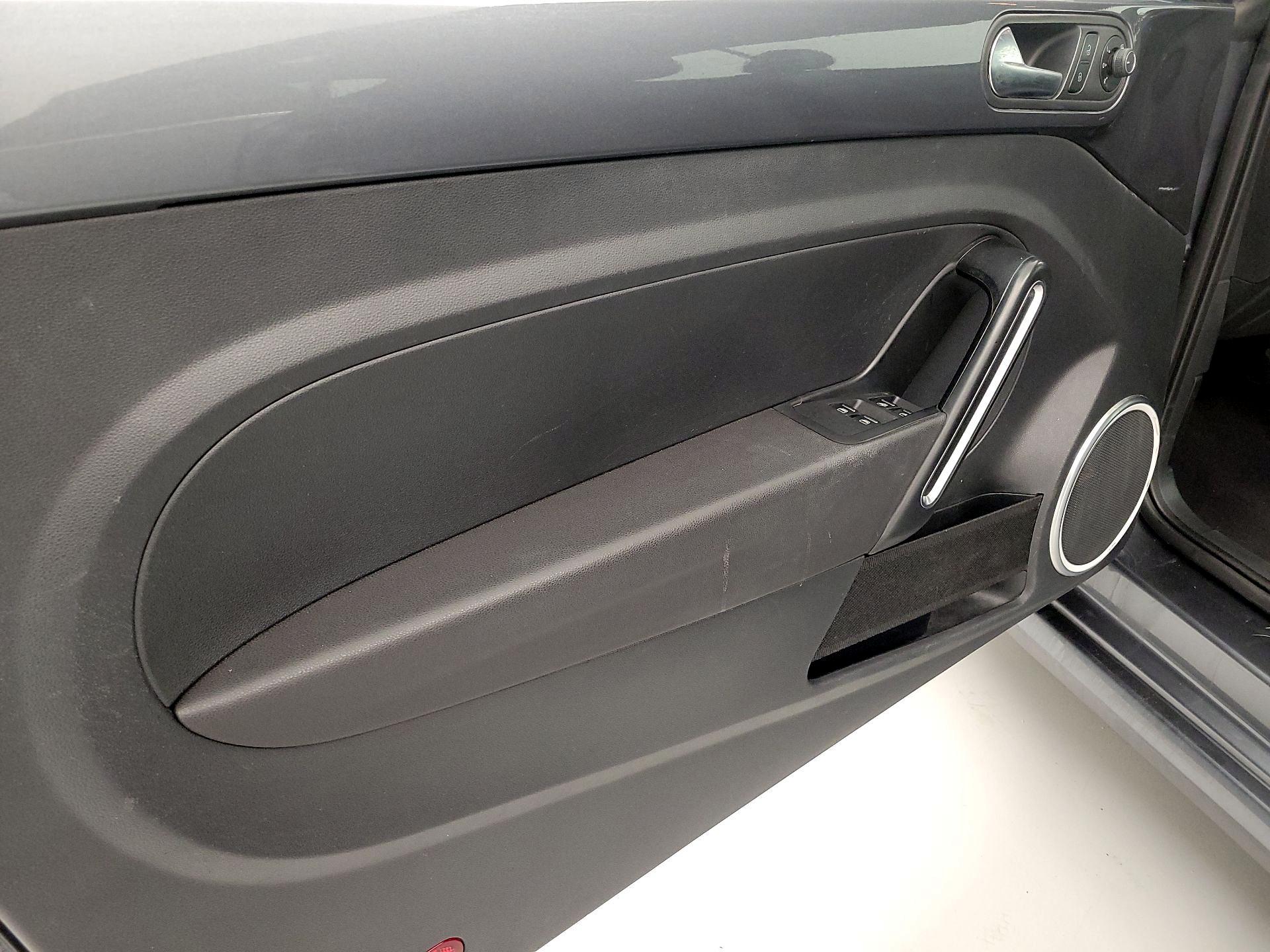 Thumbnail: 2017 Volkswagen Beetle - 12