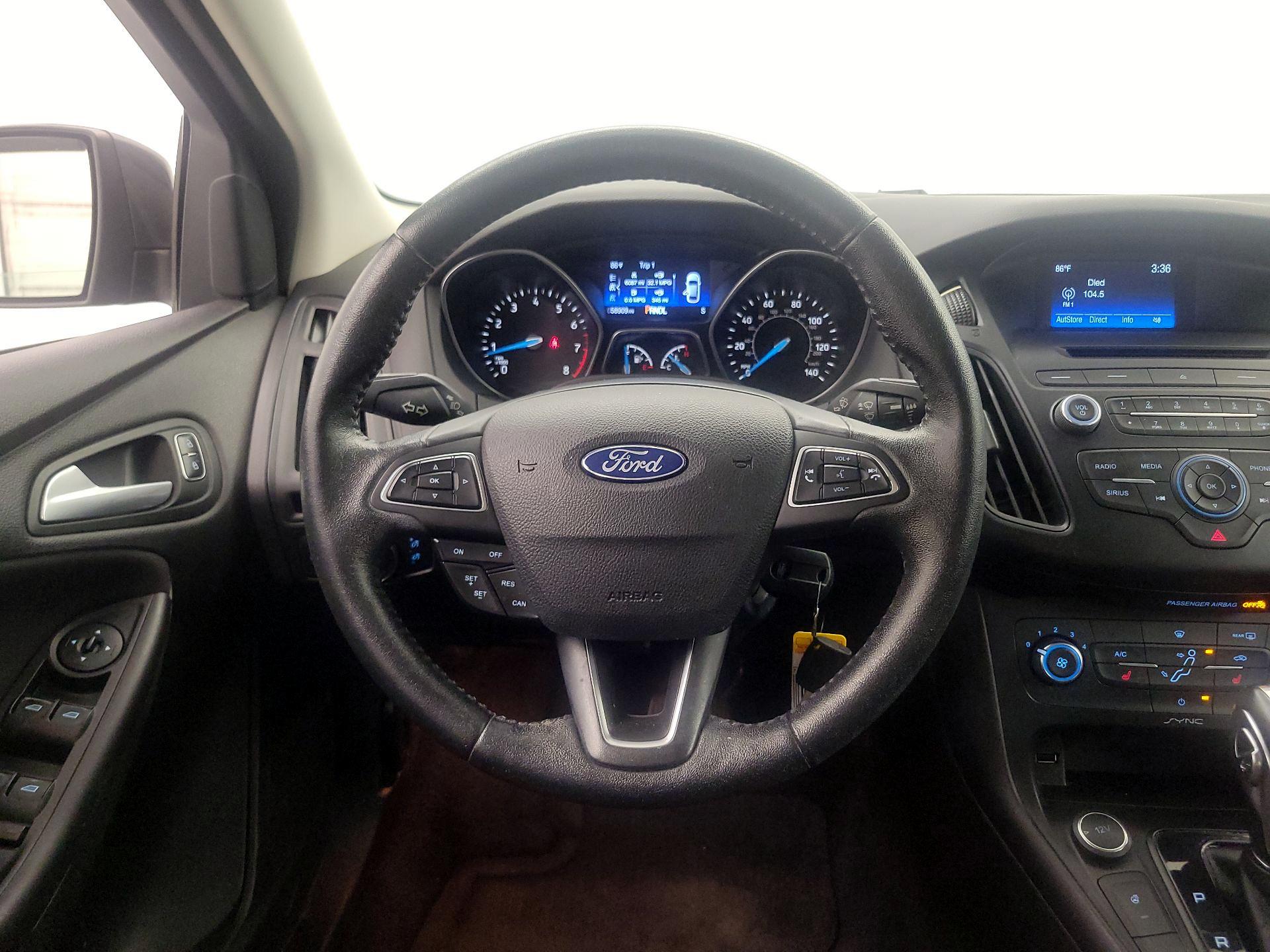 Thumbnail: 2015 Ford Focus - 10
