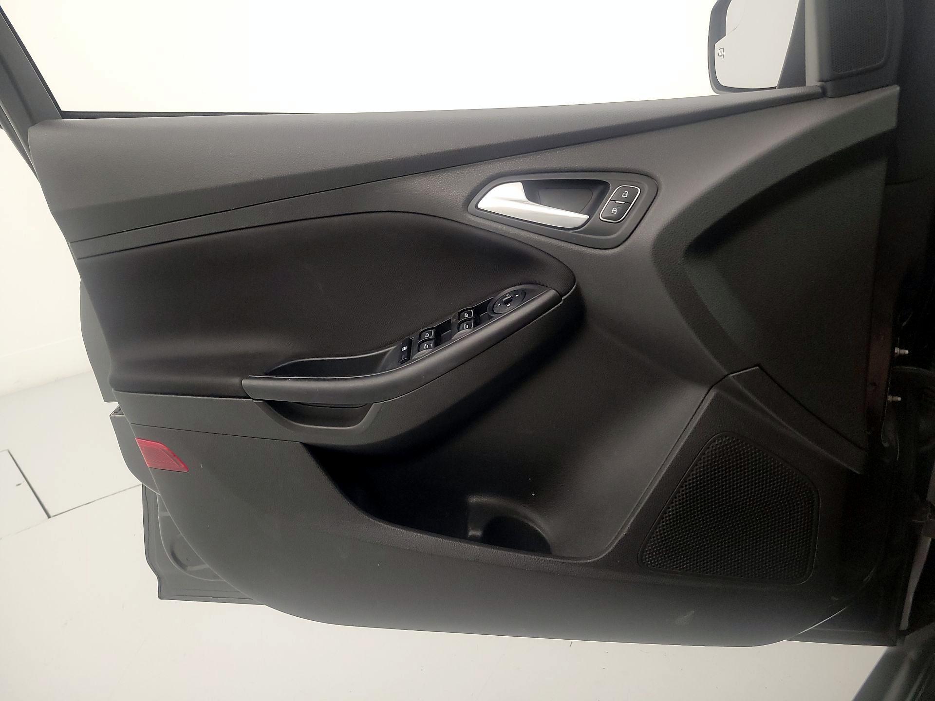 Thumbnail: 2015 Ford Focus - 12