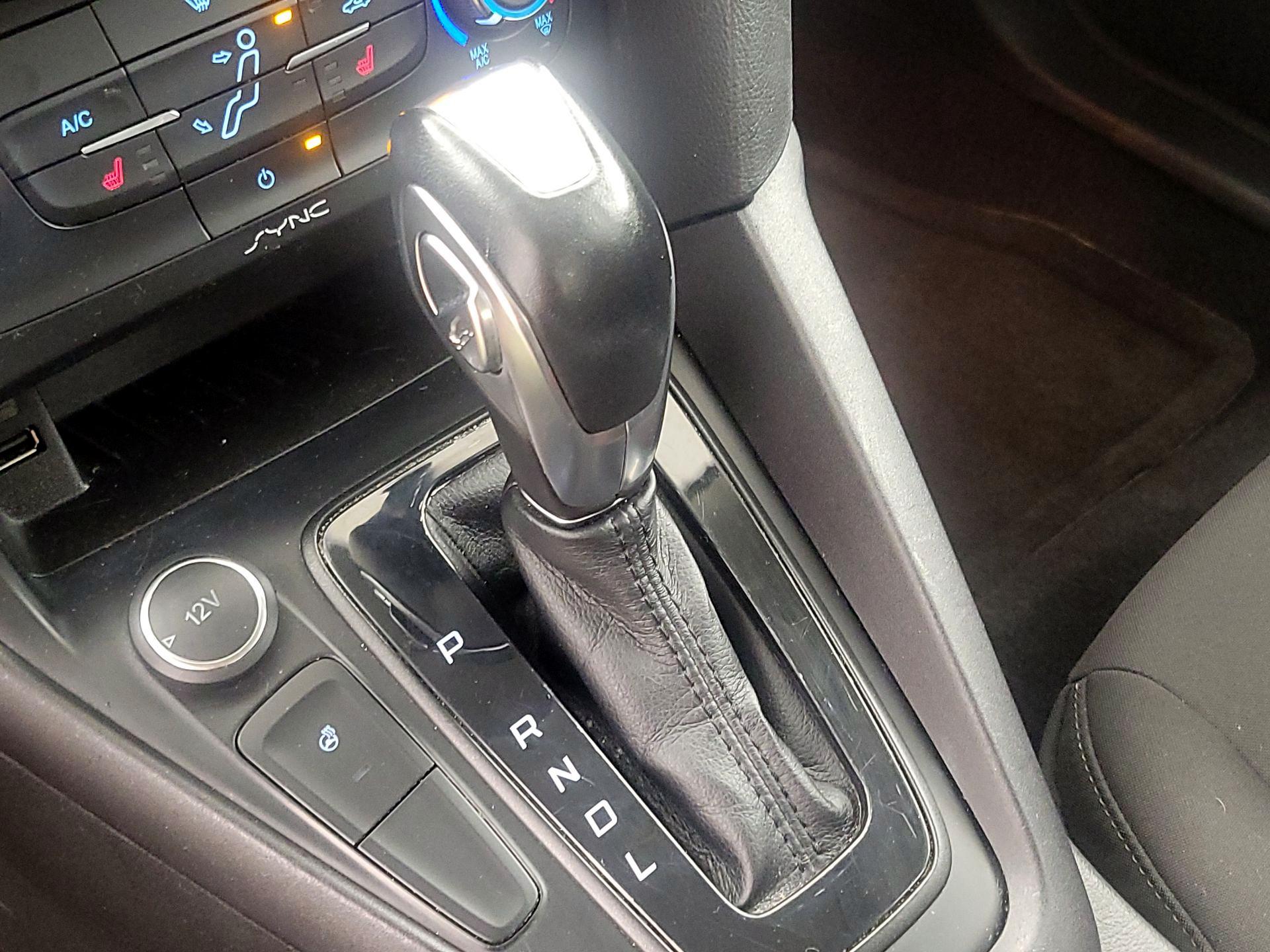 Thumbnail: 2015 Ford Focus - 17