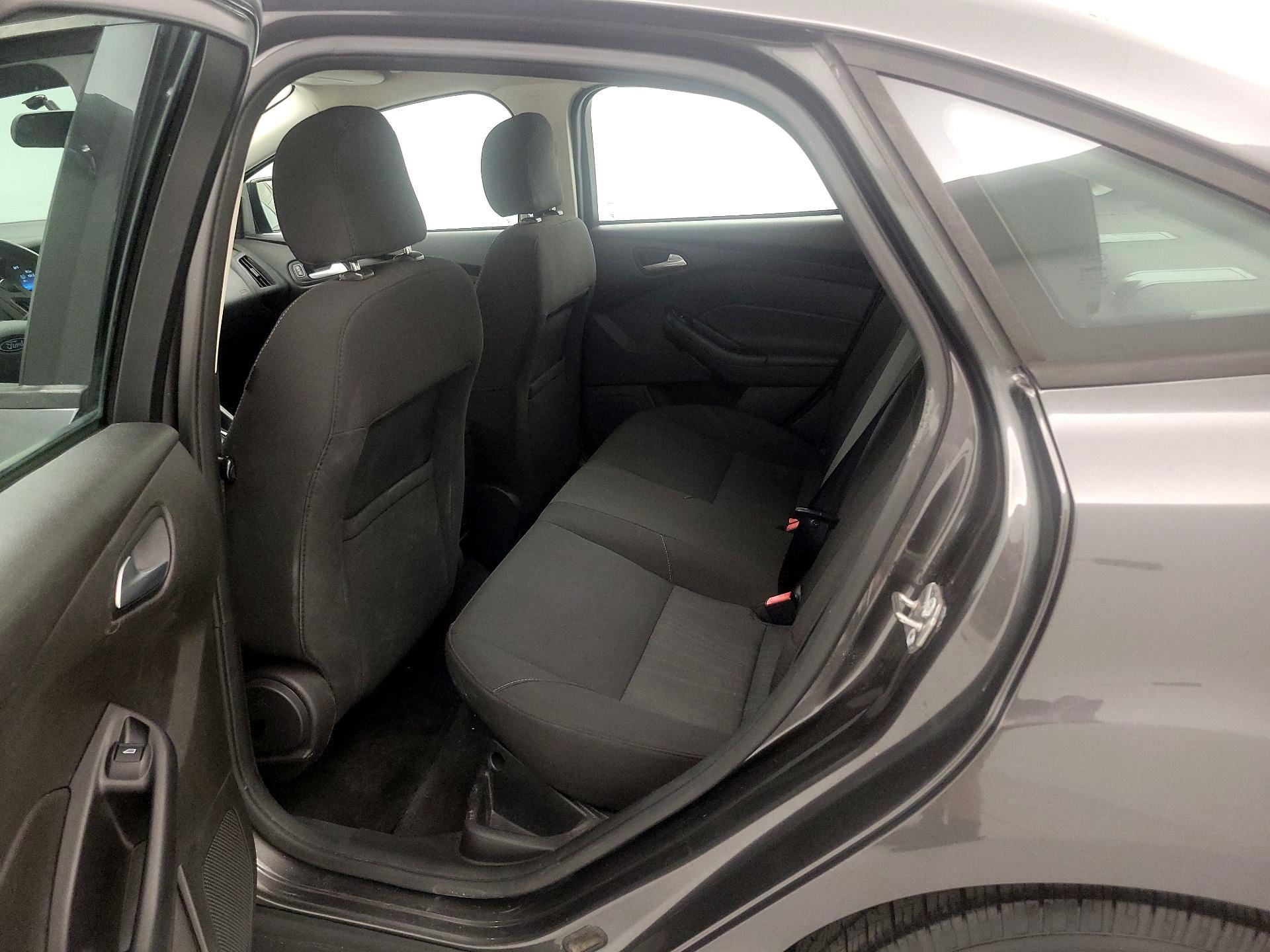 Thumbnail: 2015 Ford Focus - 19