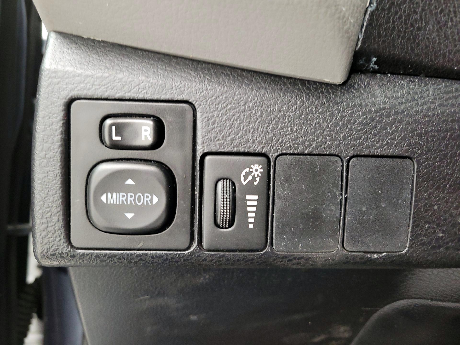 Thumbnail: 2015 Toyota Corolla - 13