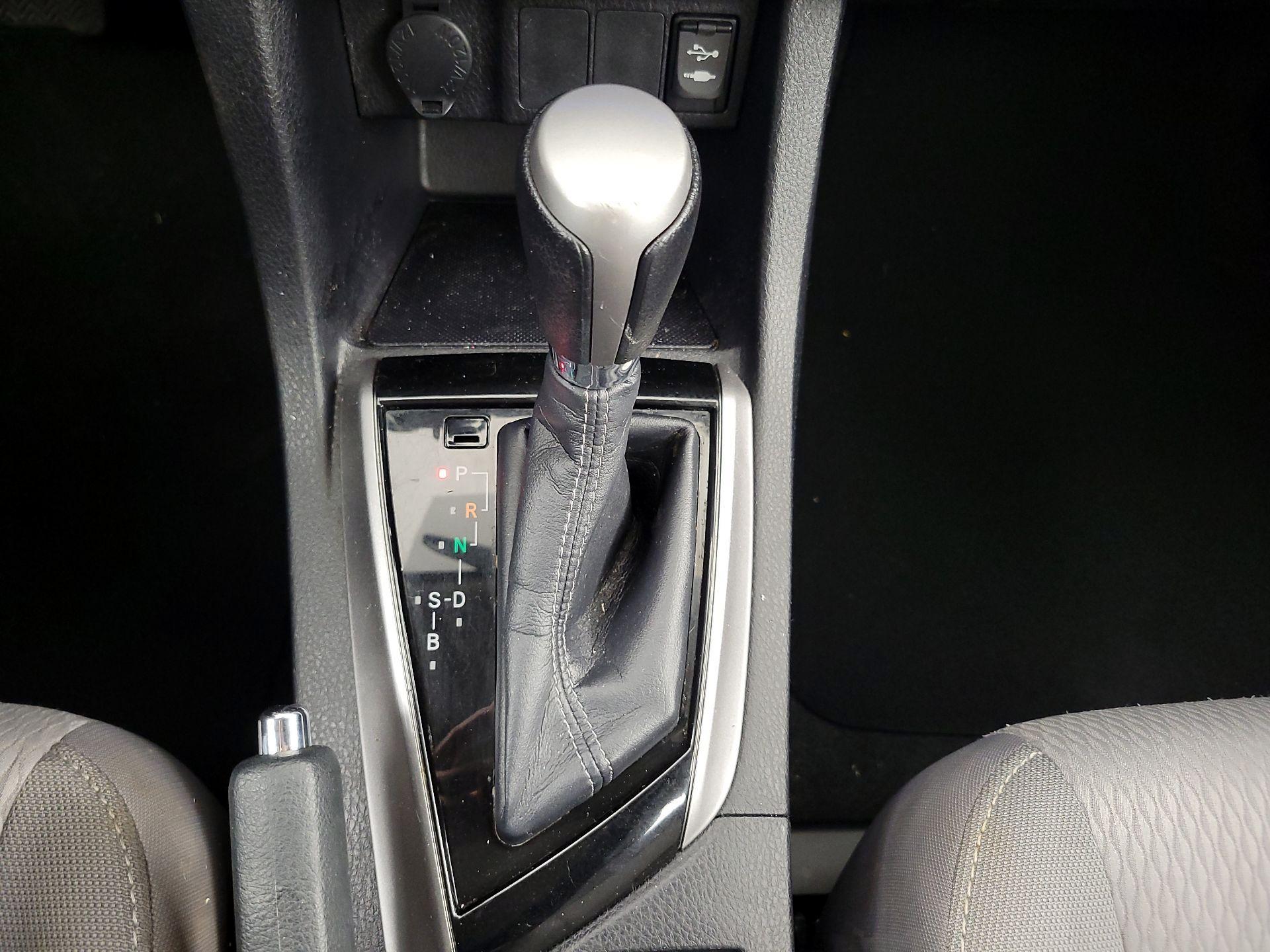 Thumbnail: 2015 Toyota Corolla - 17