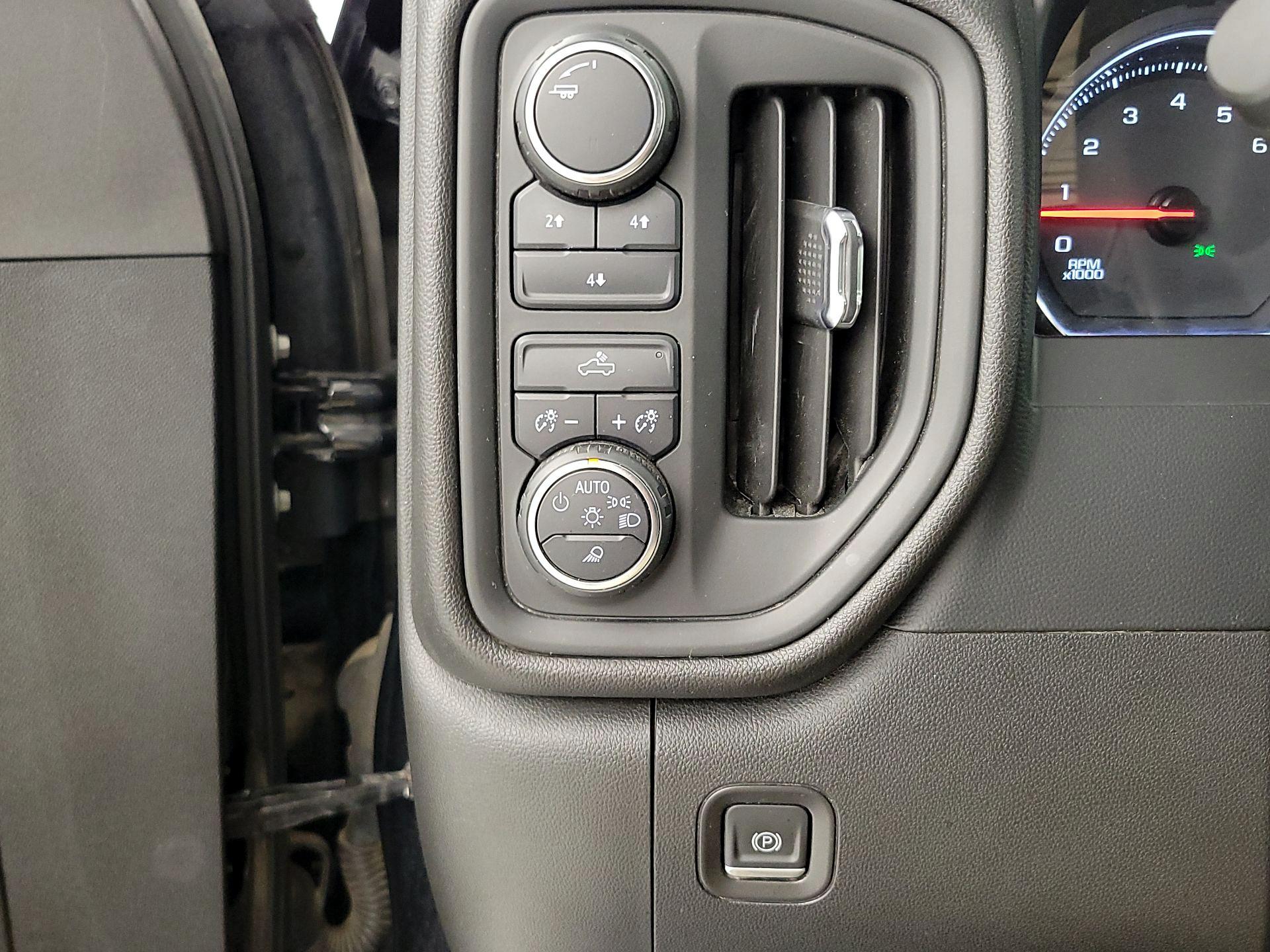 Thumbnail: 2021 Chevrolet Silverado 2500 - 13