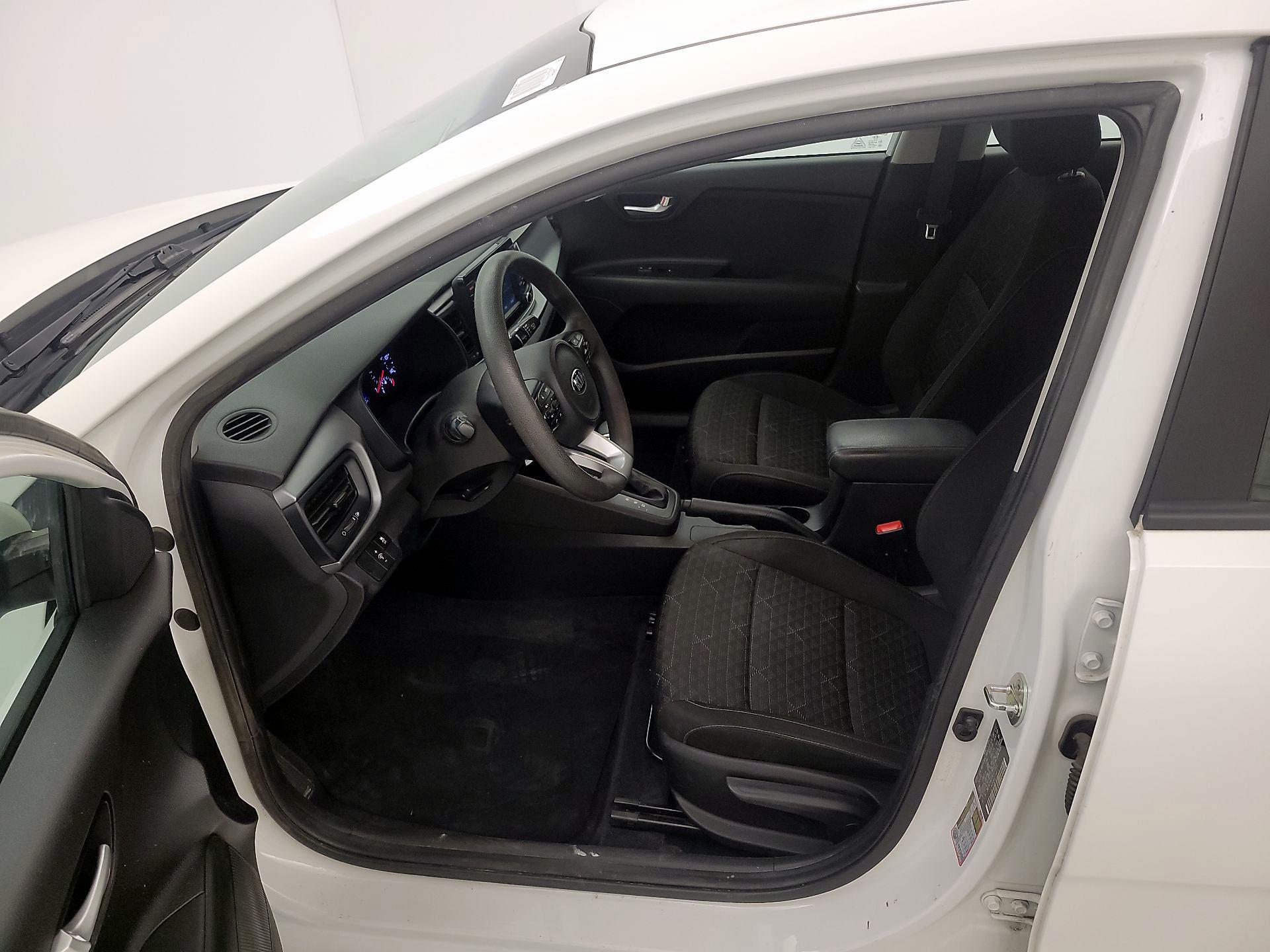 Thumbnail: 2019 Kia Rio - 11