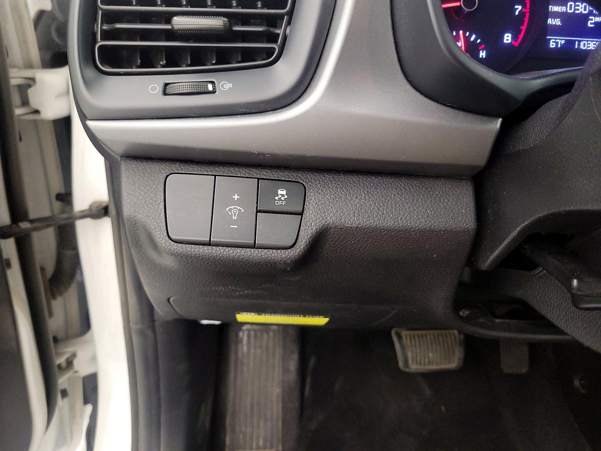 Thumbnail: 2019 Kia Rio - 13