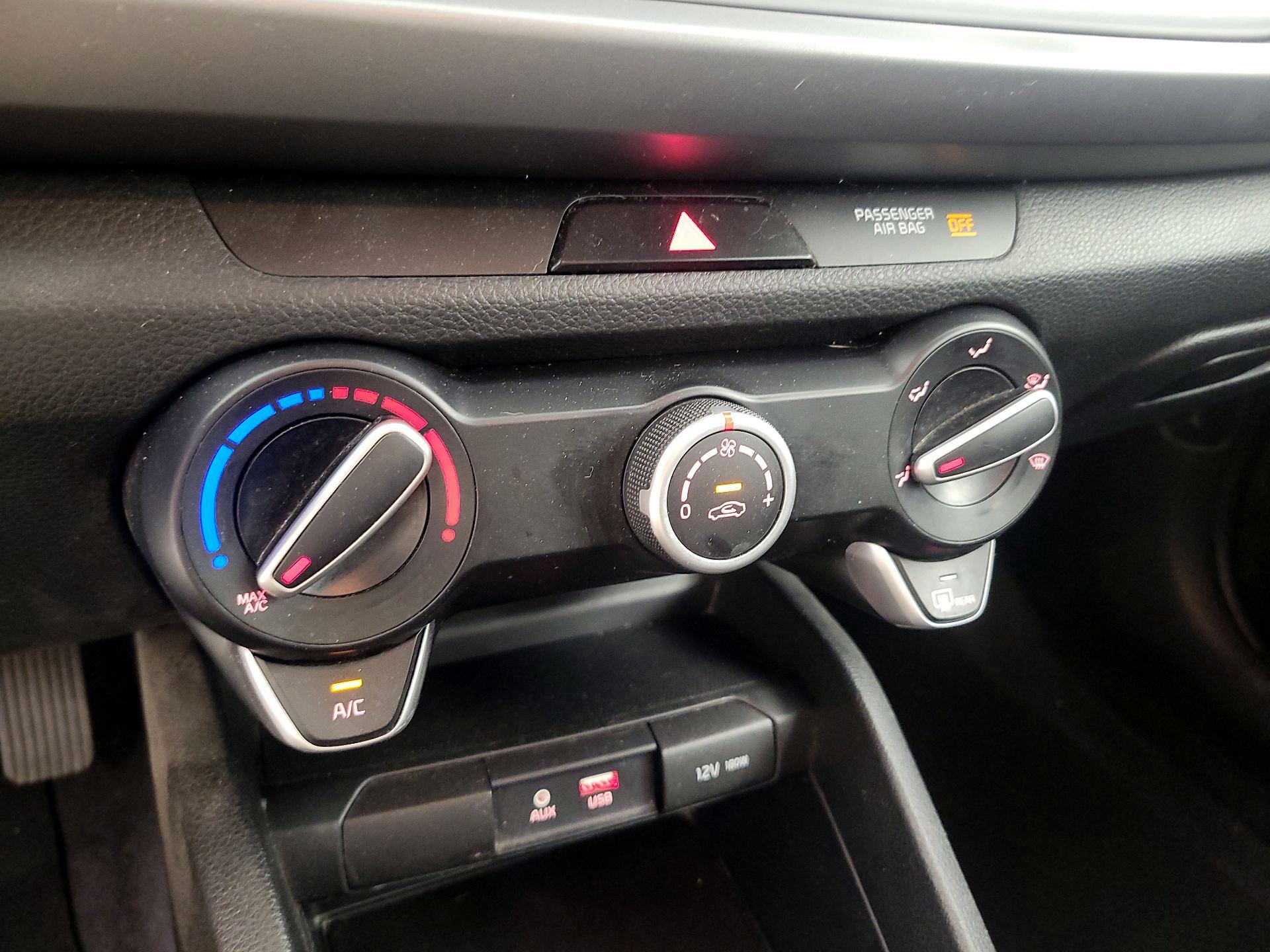 Thumbnail: 2019 Kia Rio - 16