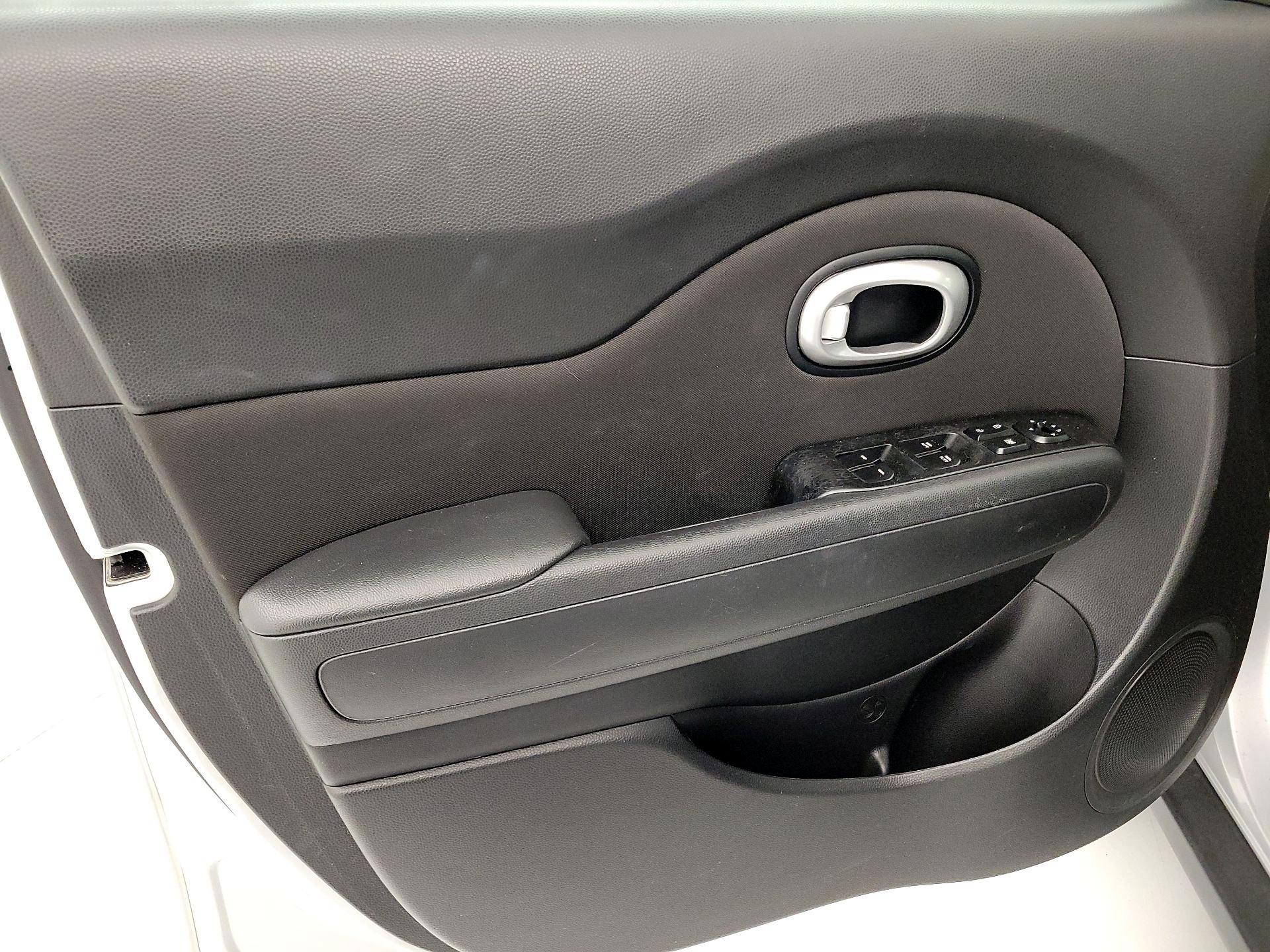 Thumbnail: 2016 Kia Soul - 12