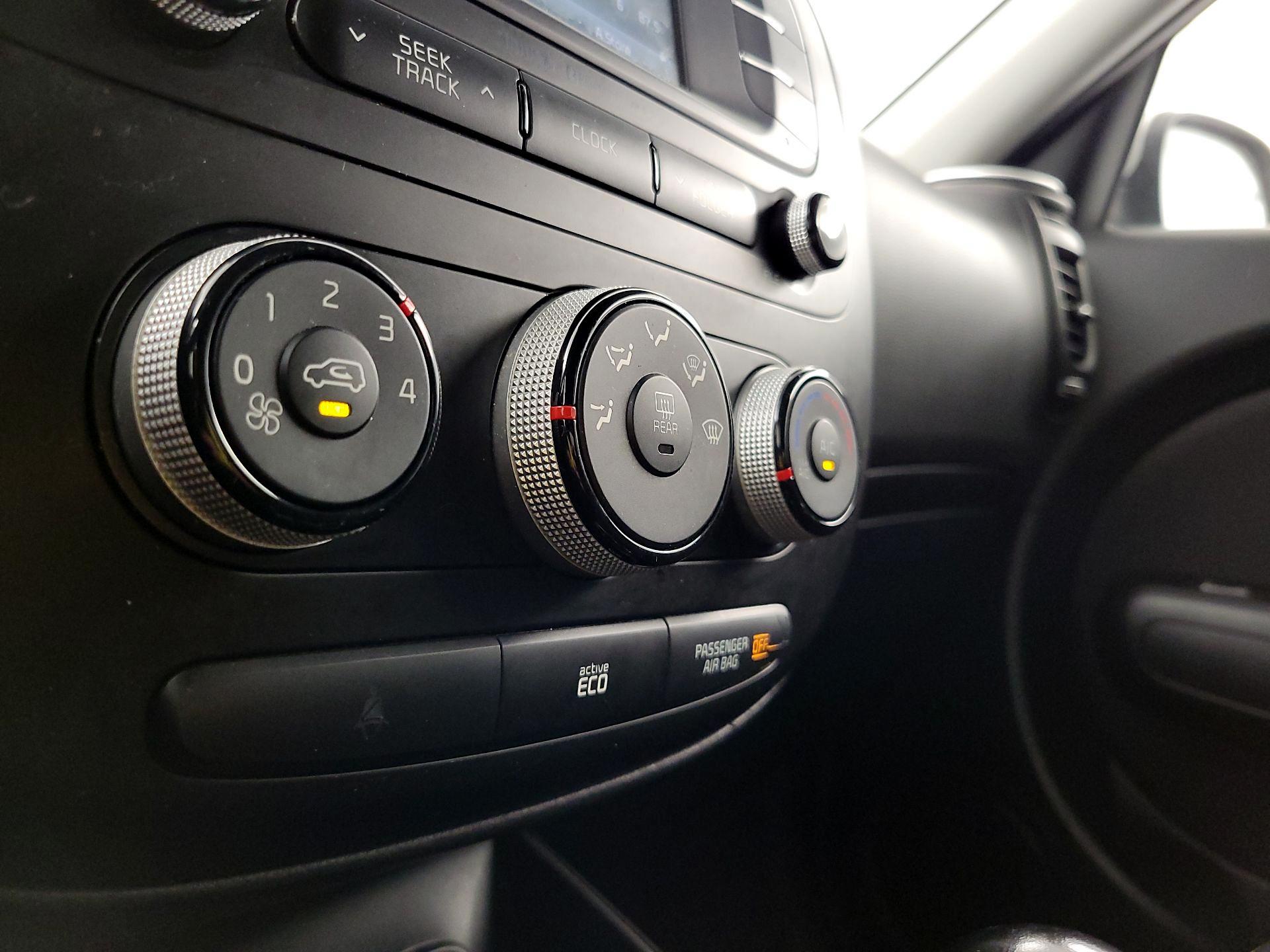 Thumbnail: 2016 Kia Soul - 16