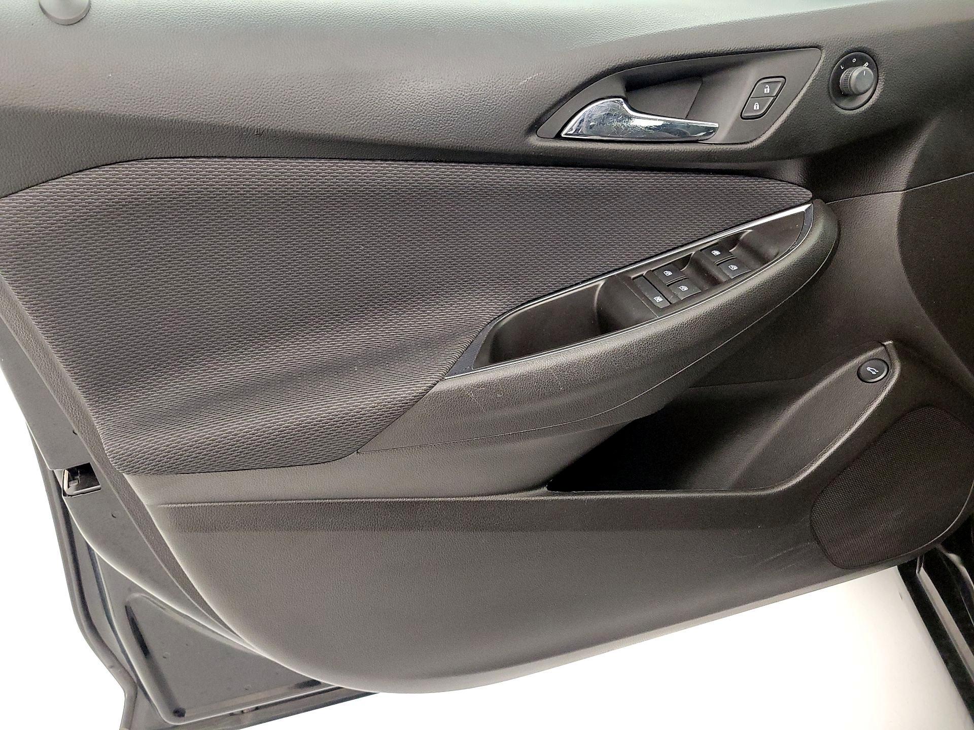 Thumbnail: 2017 Chevrolet Cruze - 12