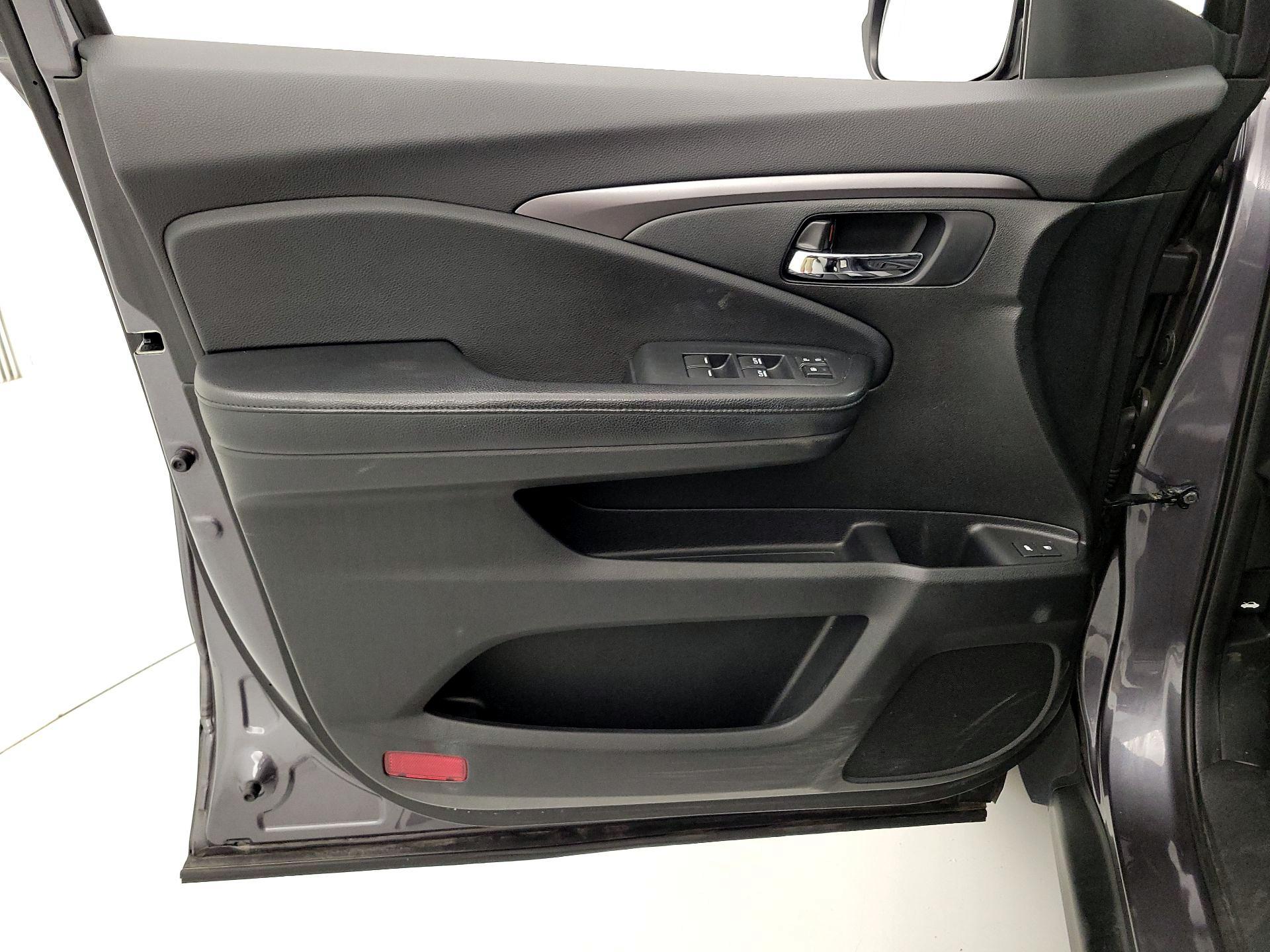 Thumbnail: 2016 Honda Pilot - 12