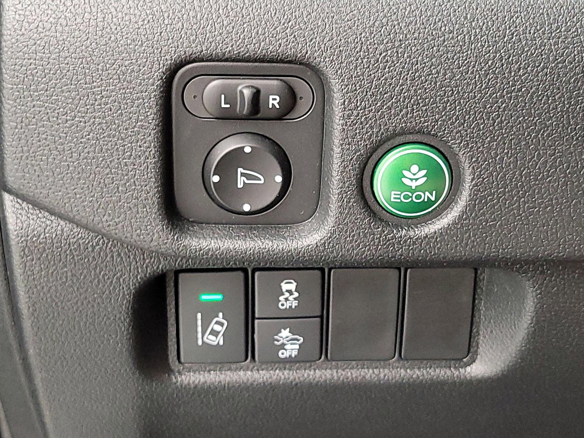 Thumbnail: 2016 Honda Pilot - 13