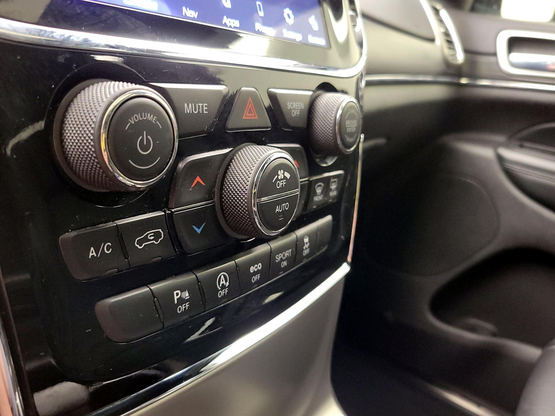 Thumbnail: 2020 Jeep Grand Cherokee - 17