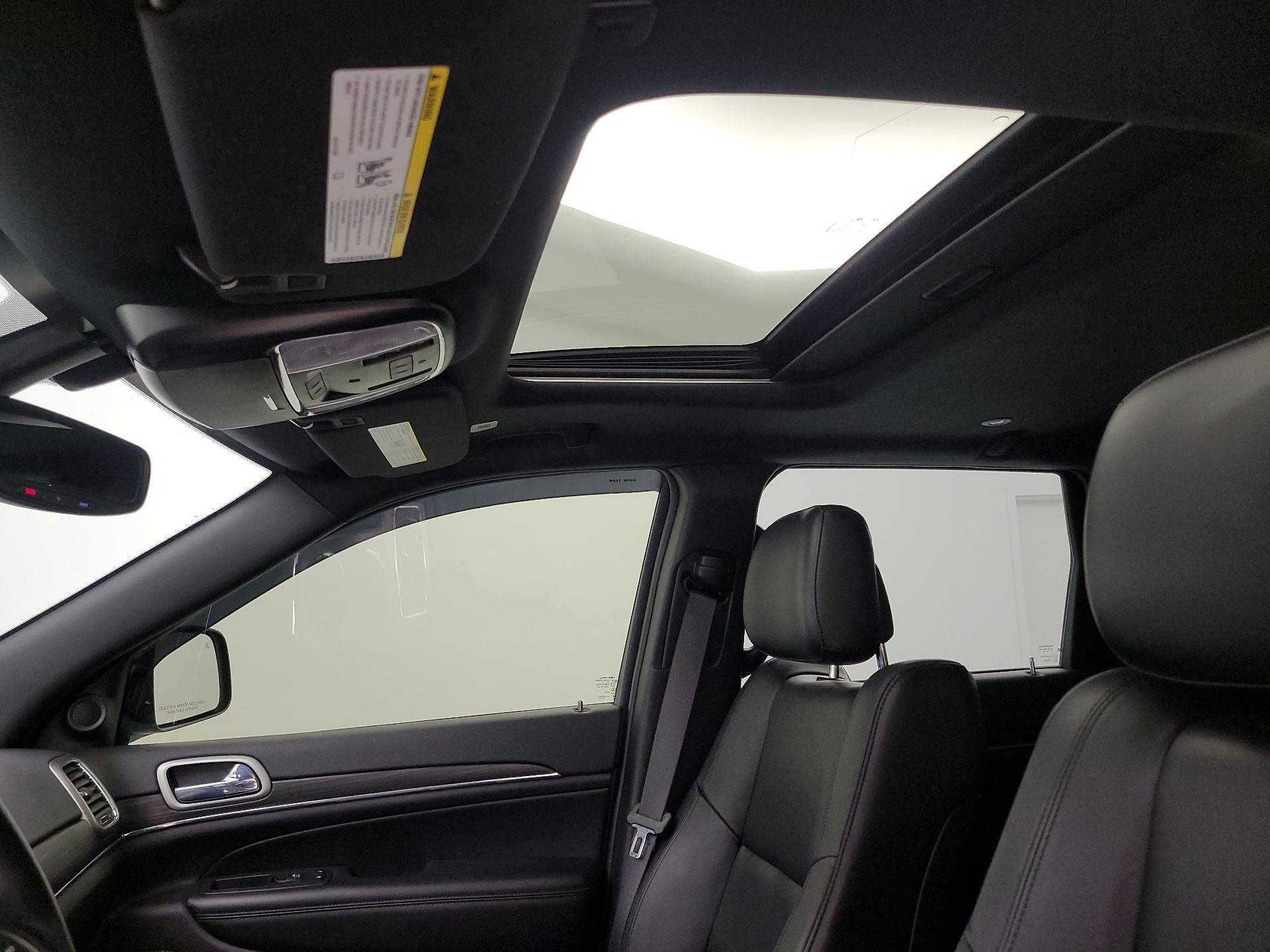 Thumbnail: 2020 Jeep Grand Cherokee - 20