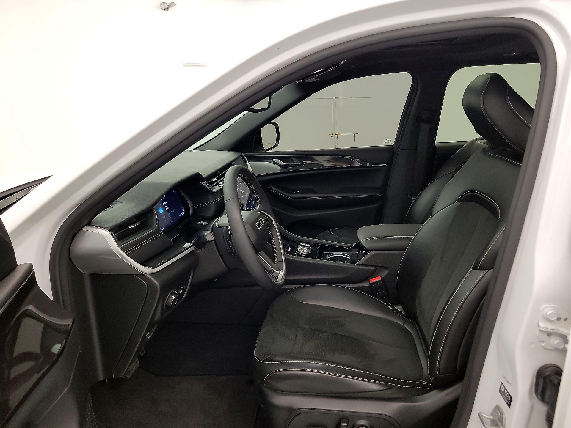 Thumbnail: 2023 Jeep Grand Cherokee - 11