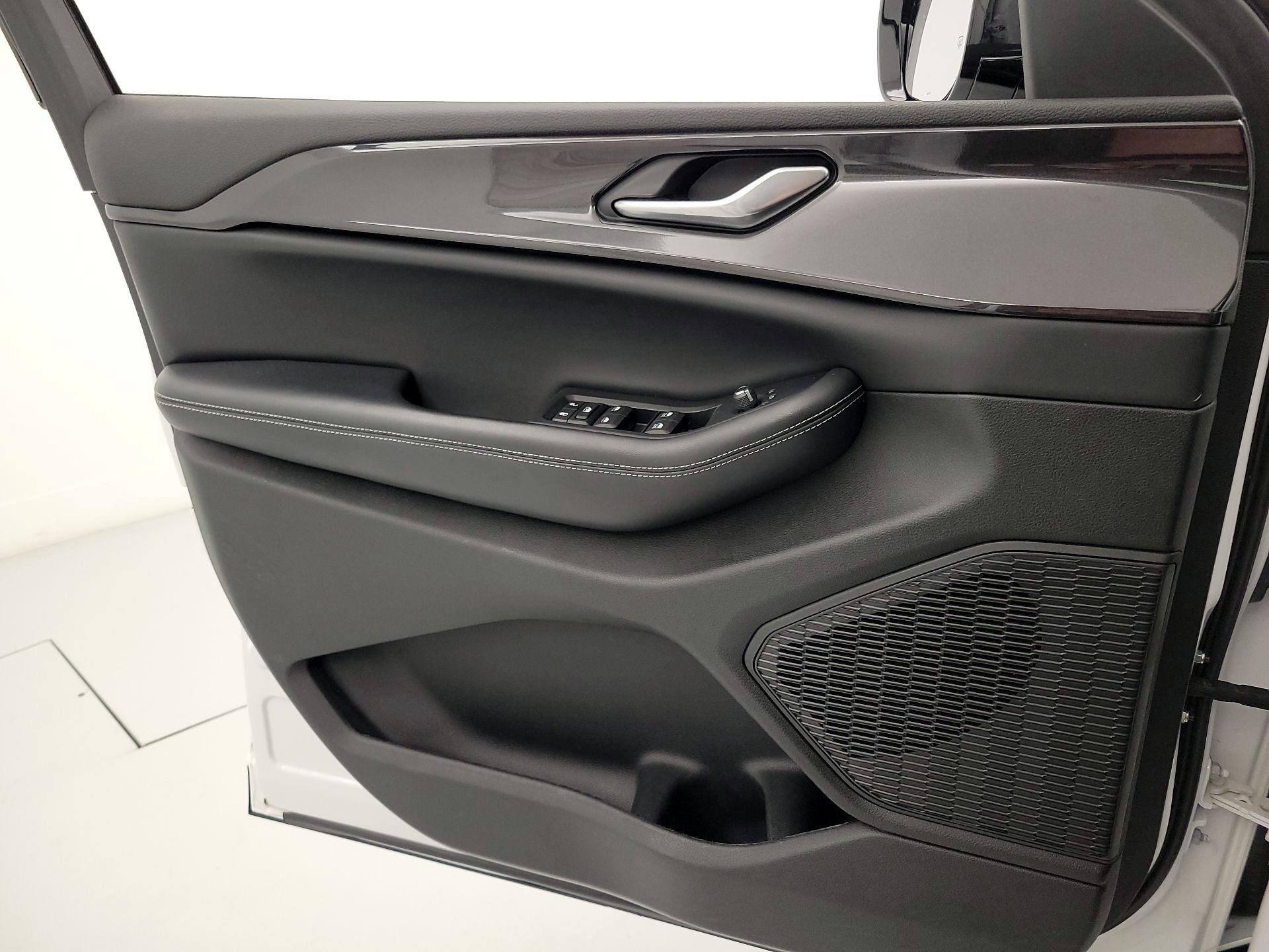 Thumbnail: 2023 Jeep Grand Cherokee - 12