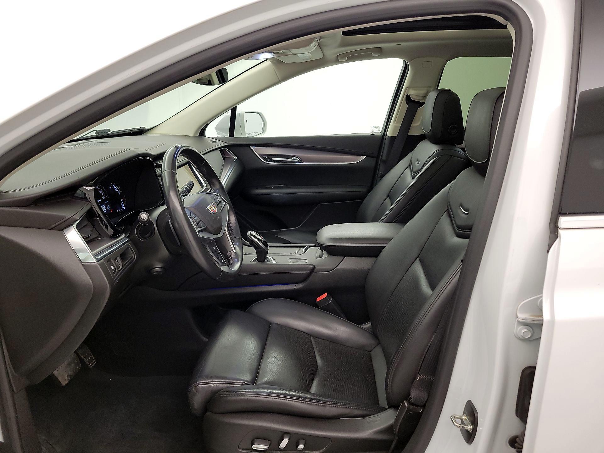 Thumbnail: 2017 Cadillac XT5 - 11