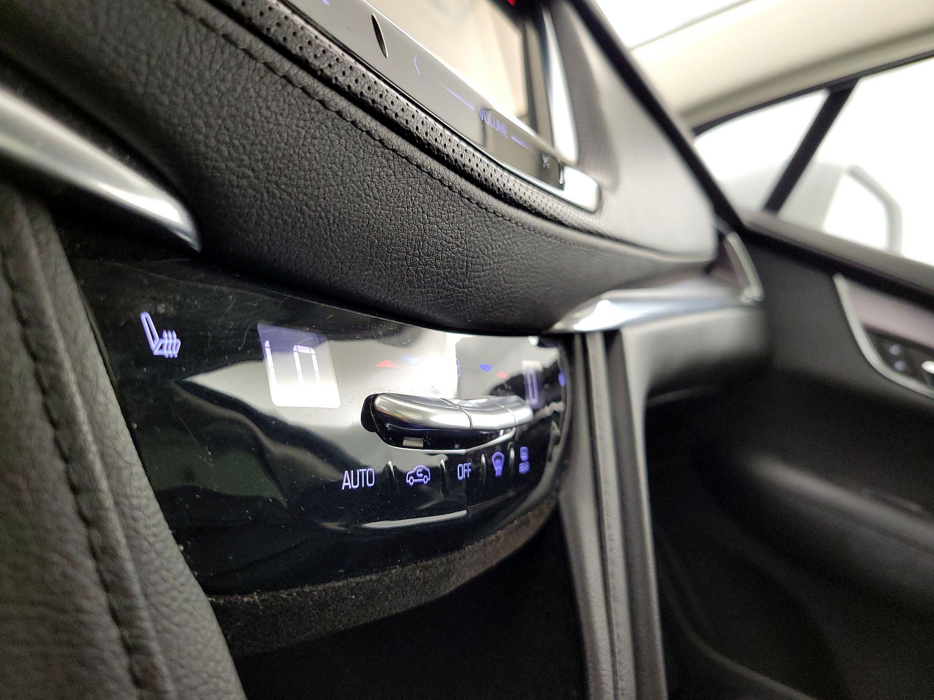 Thumbnail: 2017 Cadillac XT5 - 16