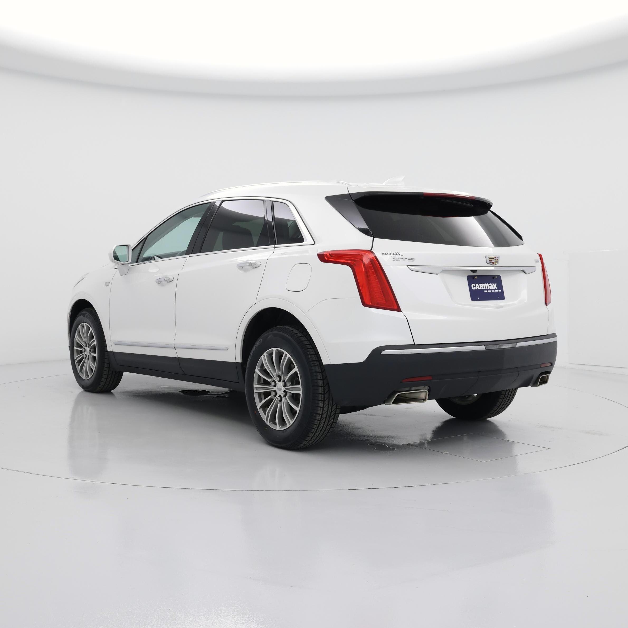Thumbnail: 2017 Cadillac XT5 - 2