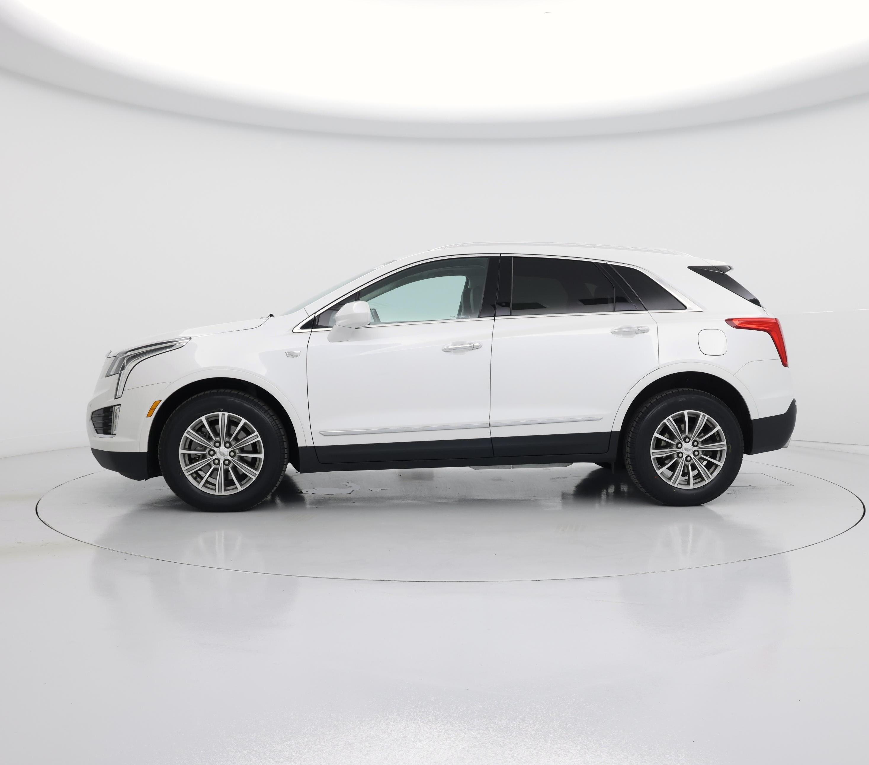 Thumbnail: 2017 Cadillac XT5 - 3
