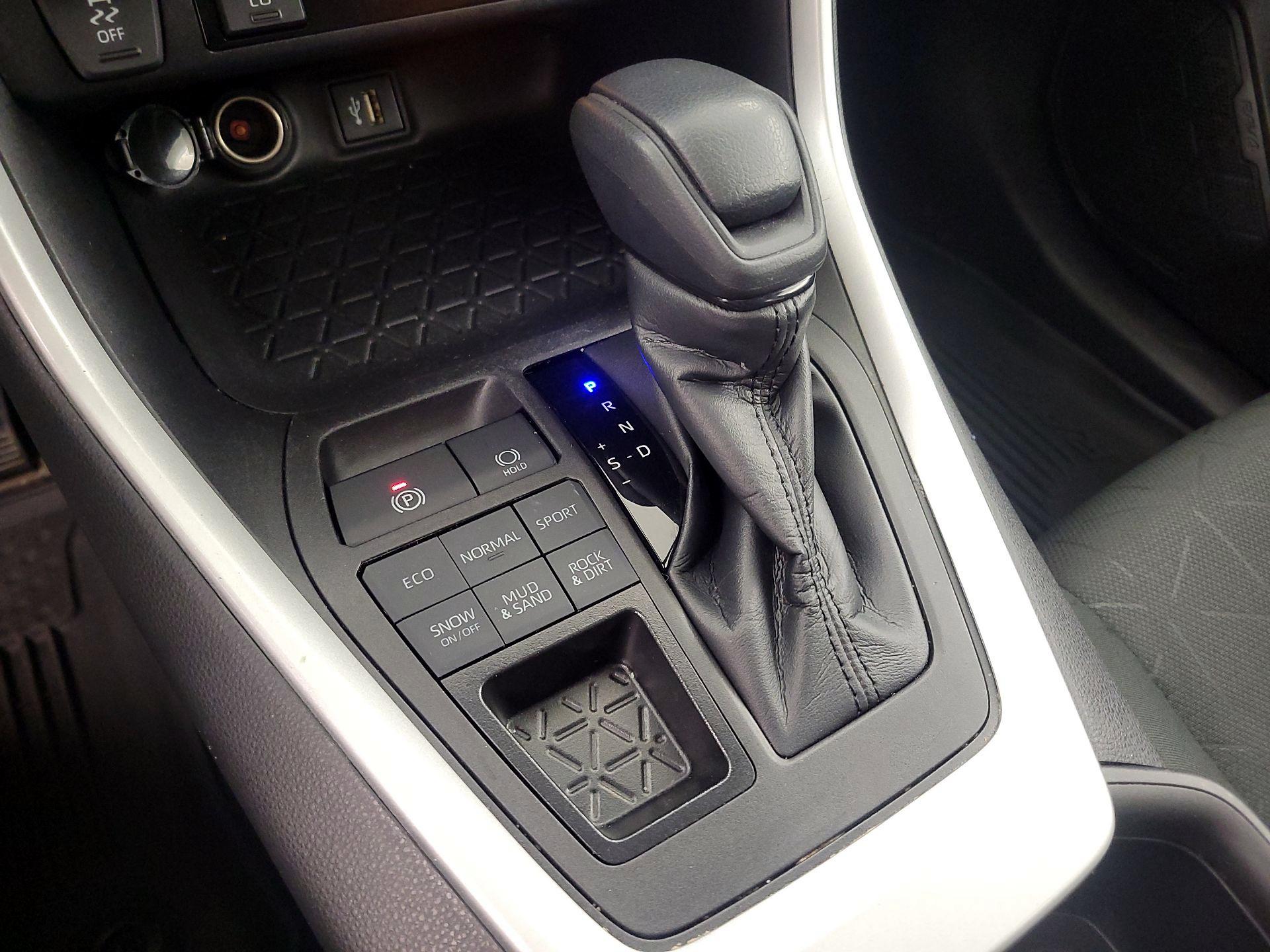 Thumbnail: 2023 Toyota RAV4 - 17