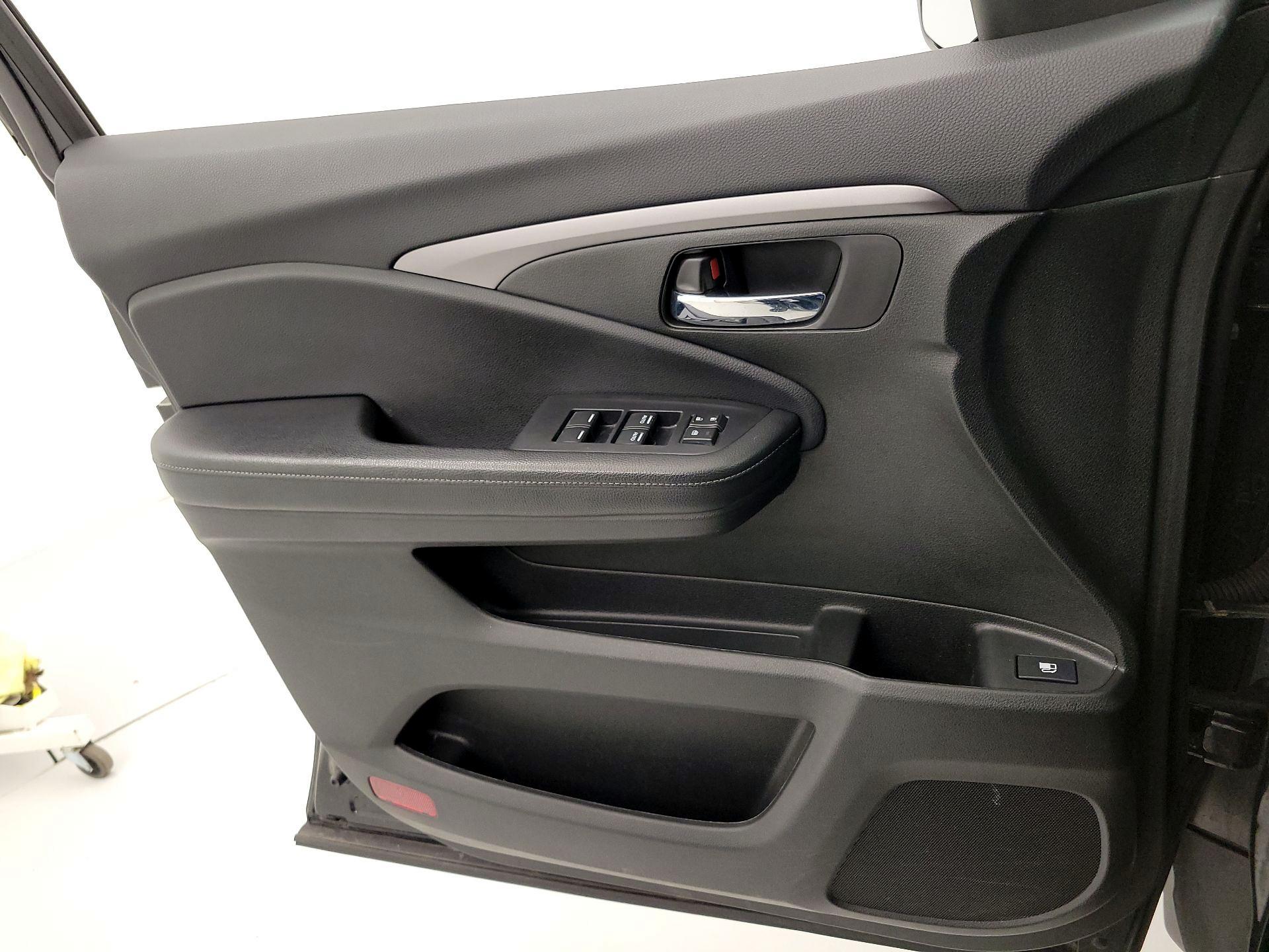 Thumbnail: 2019 Honda Ridgeline - 12