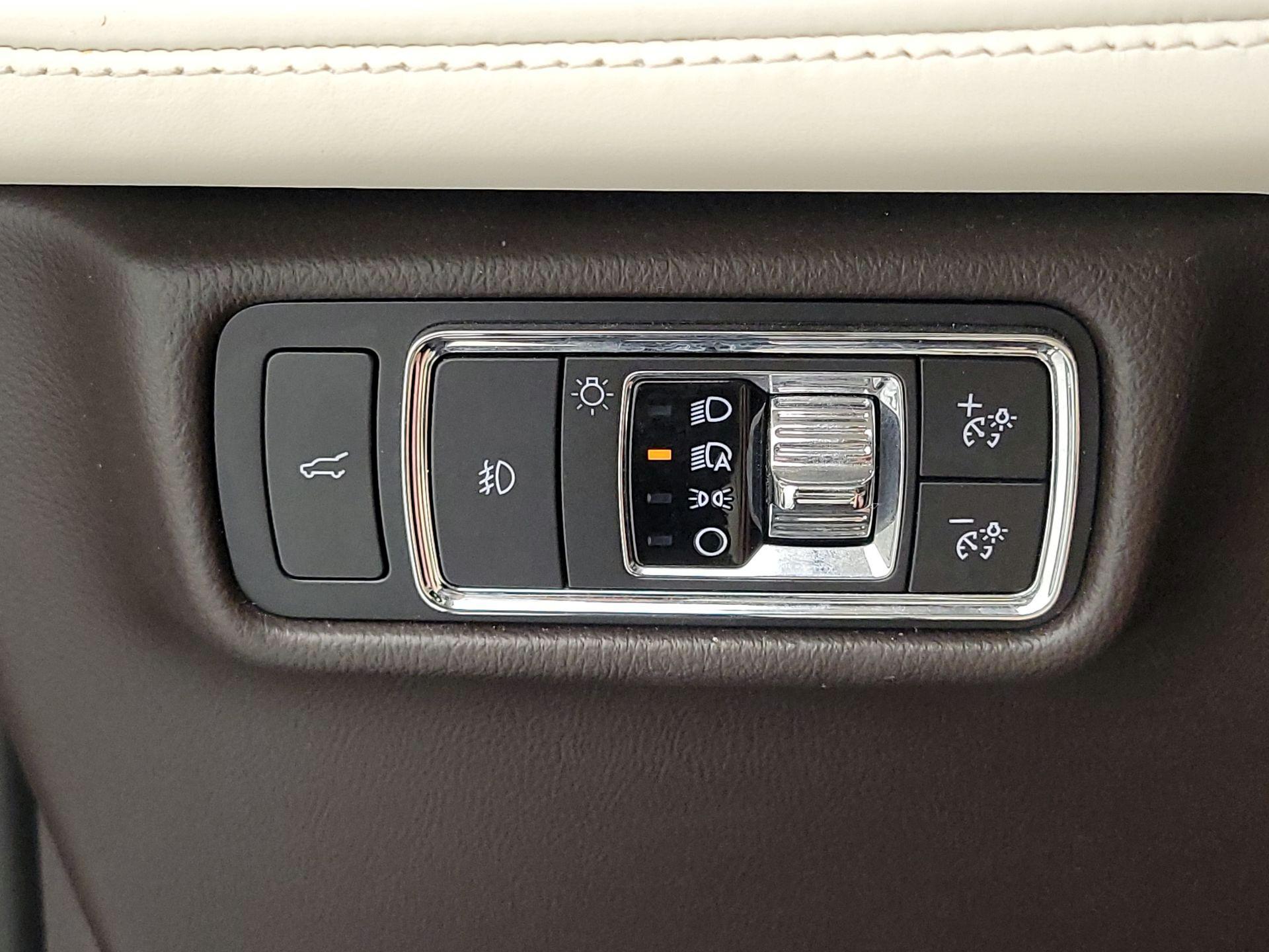 Thumbnail: 2021 Lincoln Aviator - 13