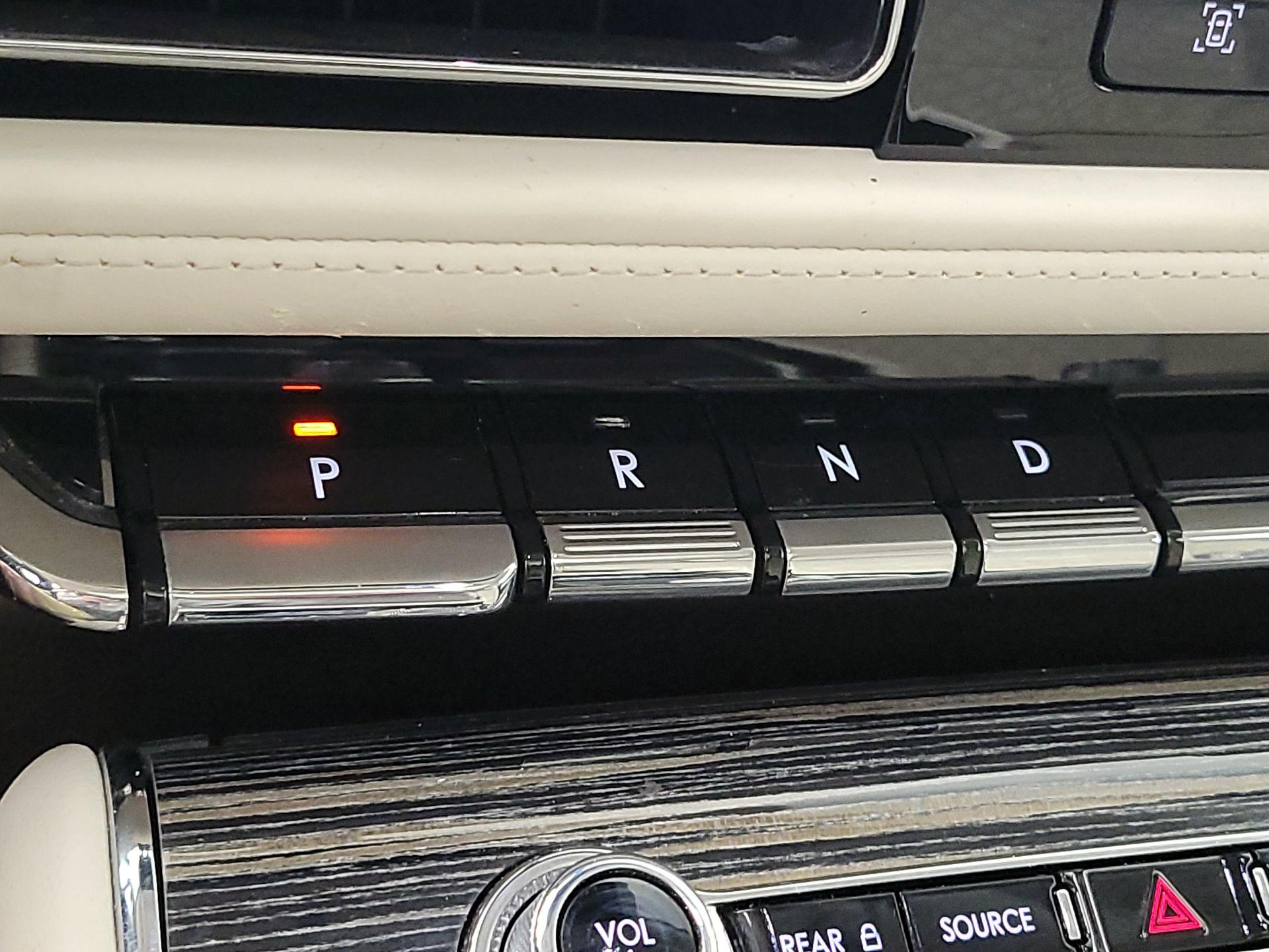 Thumbnail: 2021 Lincoln Aviator - 18