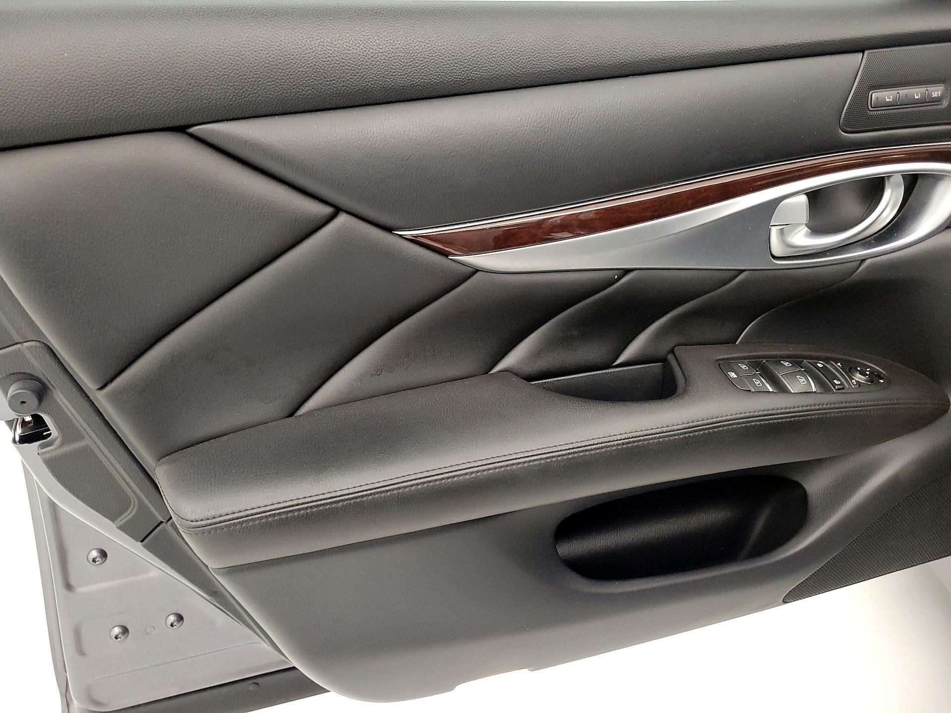 Thumbnail: 2017 INFINITI Q70 - 12