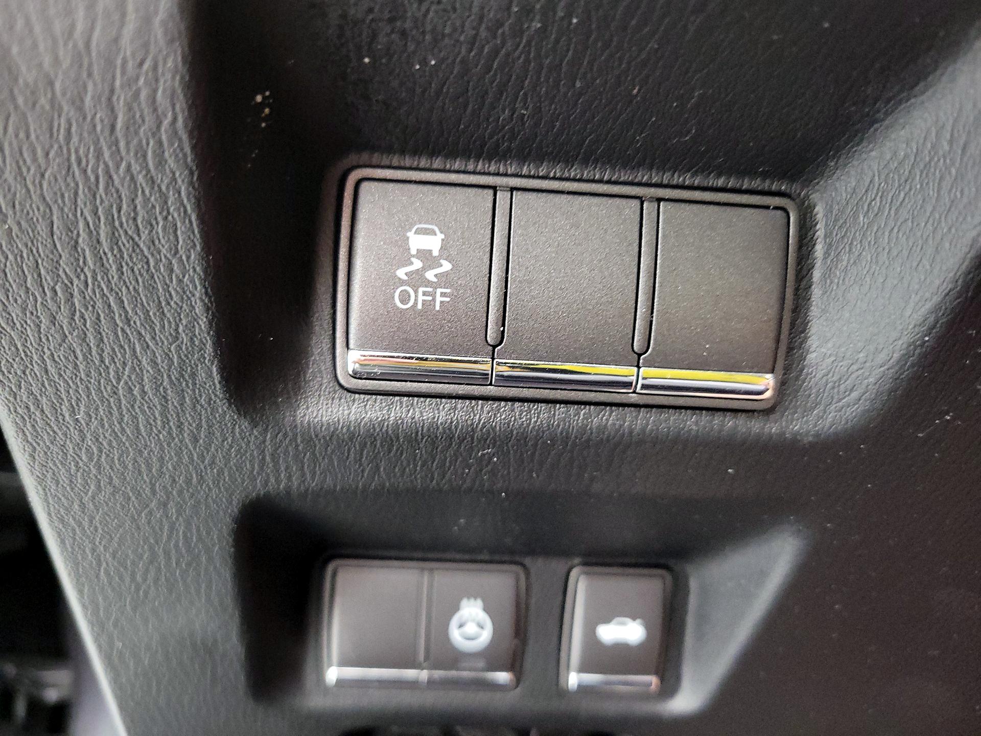 Thumbnail: 2017 INFINITI Q70 - 13