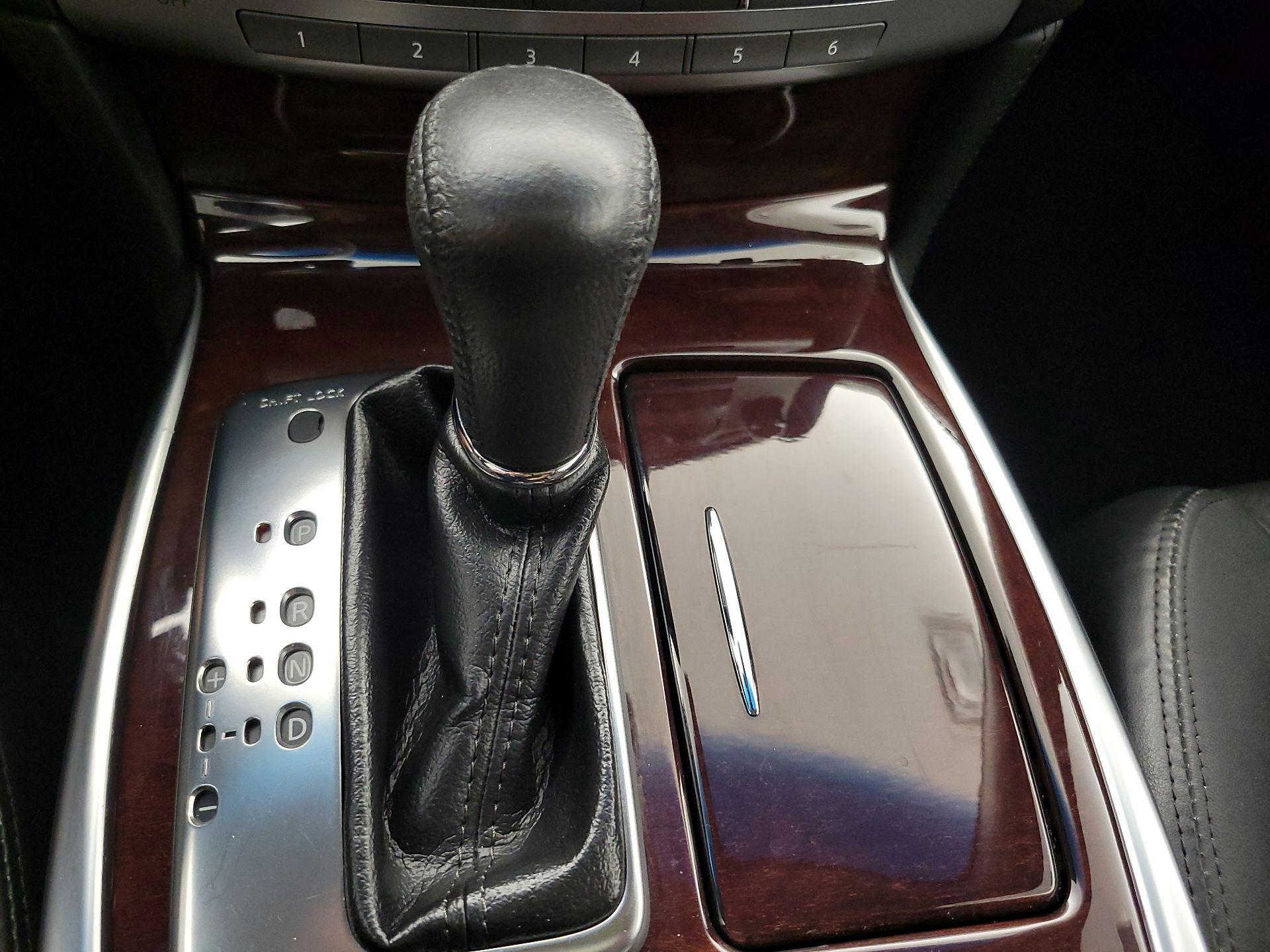 Thumbnail: 2017 INFINITI Q70 - 18