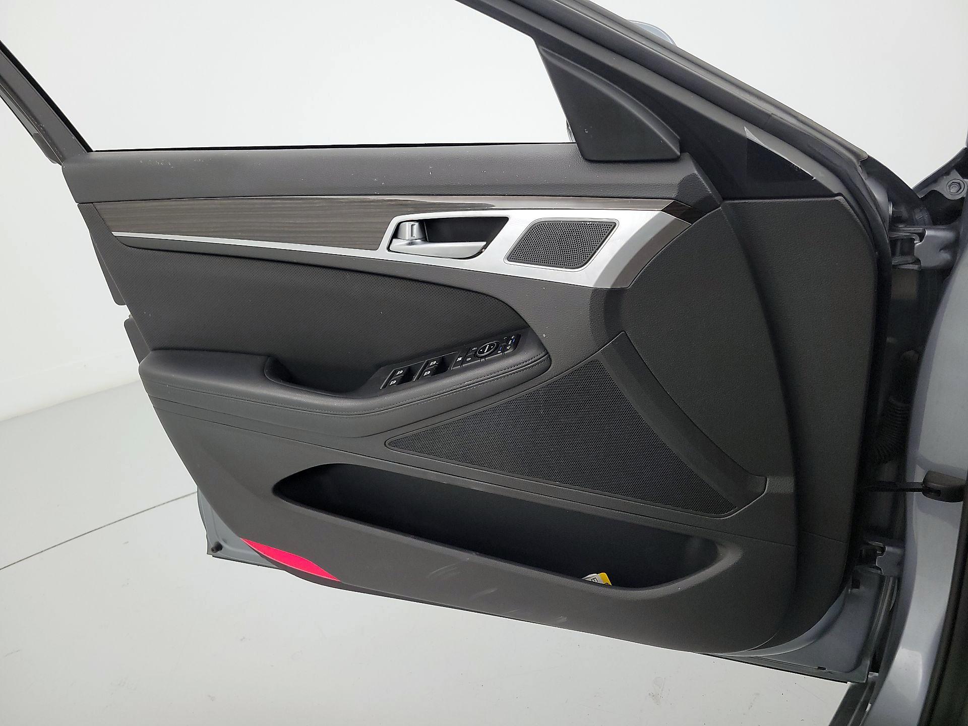 Thumbnail: 2015 Hyundai Genesis - 12