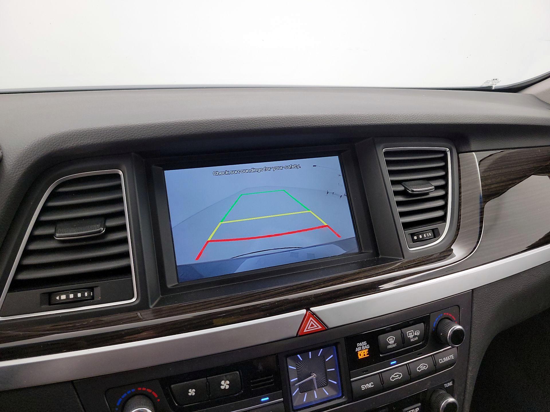 Thumbnail: 2015 Hyundai Genesis - 15