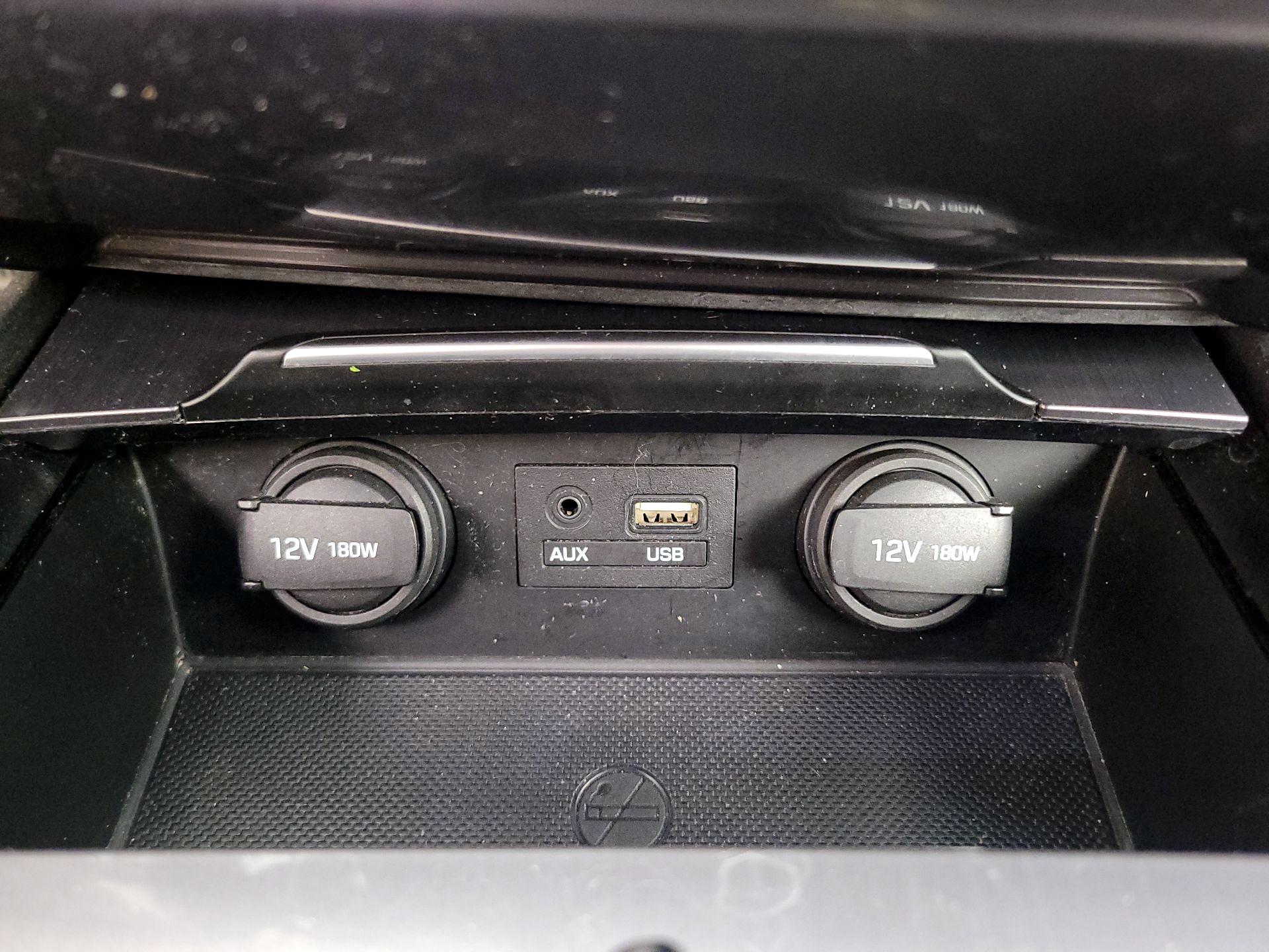 Thumbnail: 2015 Hyundai Genesis - 19