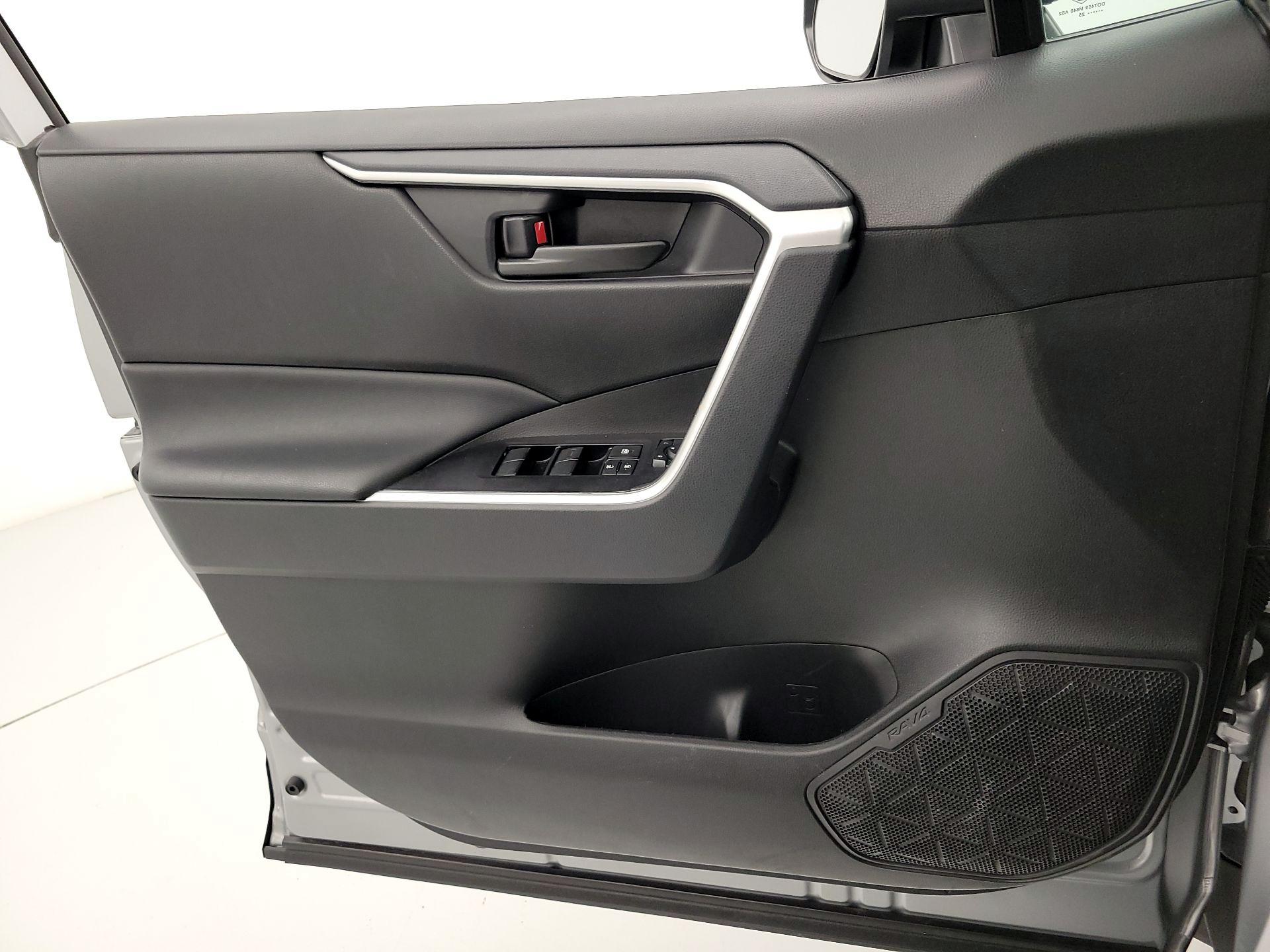 Thumbnail: 2025 Toyota RAV4 - 12