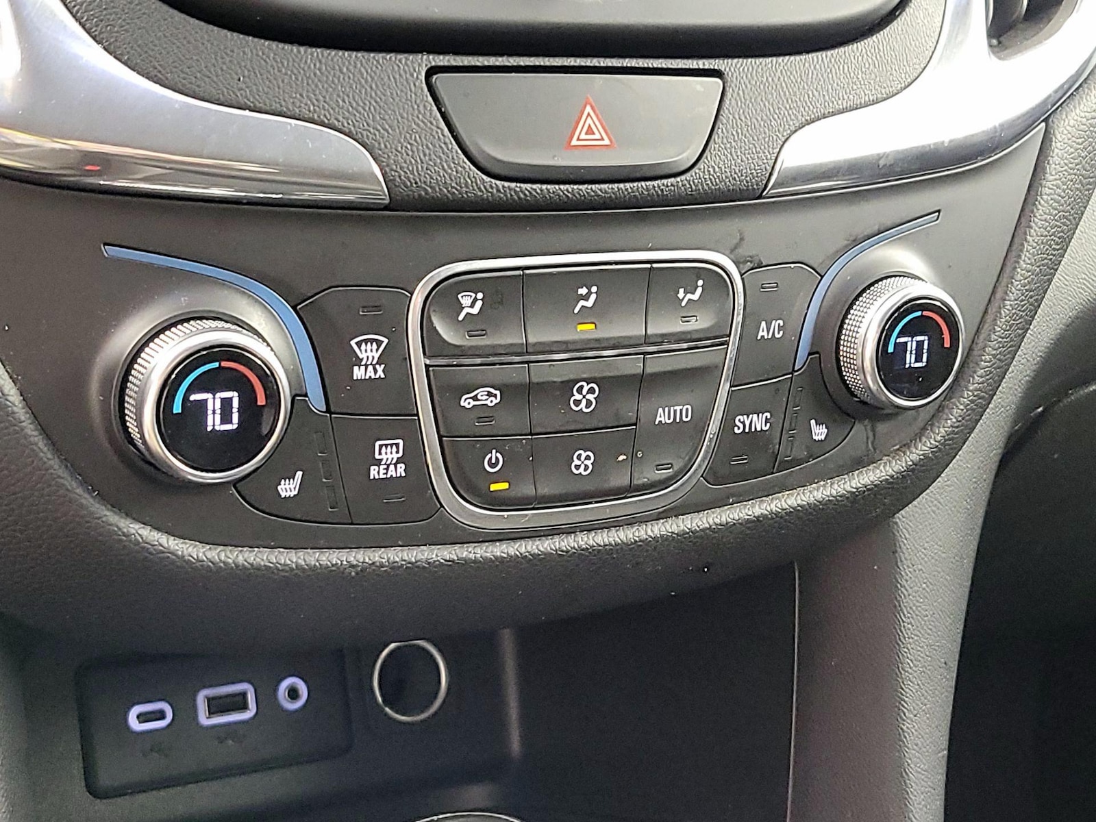 2020 Chevrolet Equinox LT - Photo 17