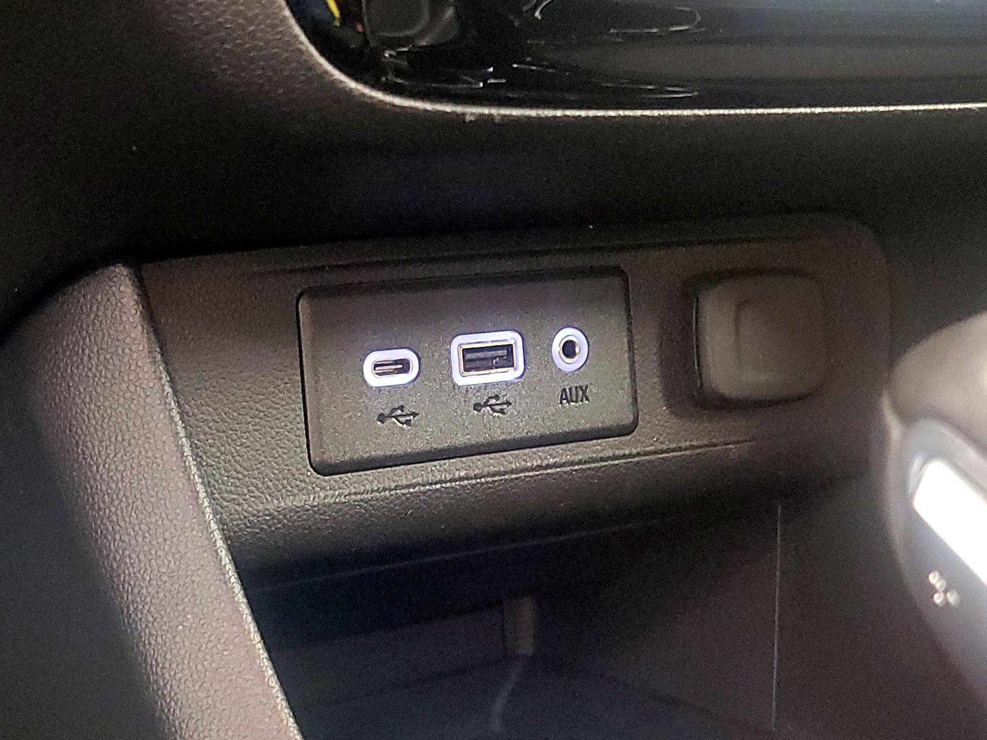 Thumbnail: 2023 Buick Encore GX - 18