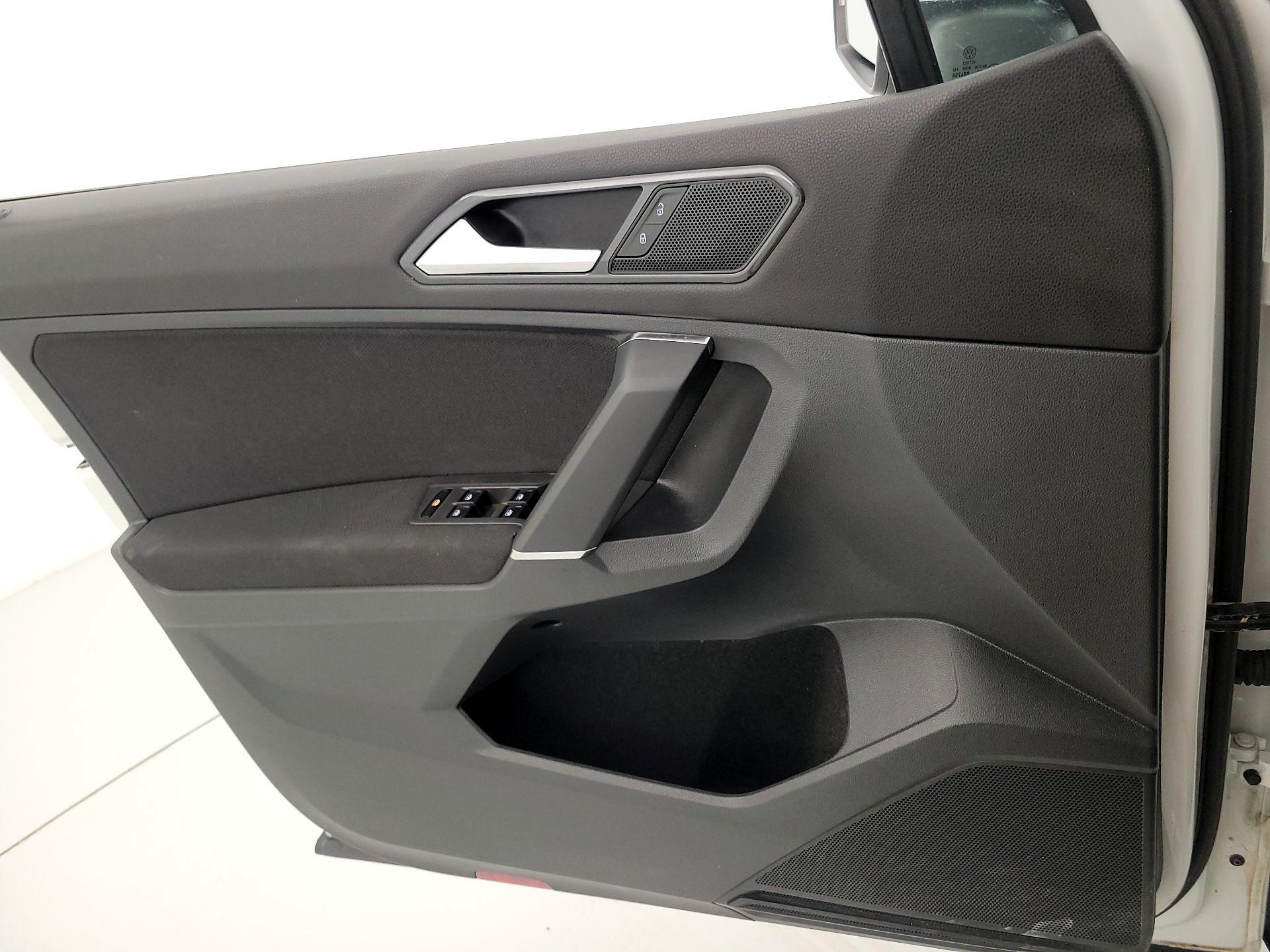 Thumbnail: 2018 Volkswagen Tiguan - 12