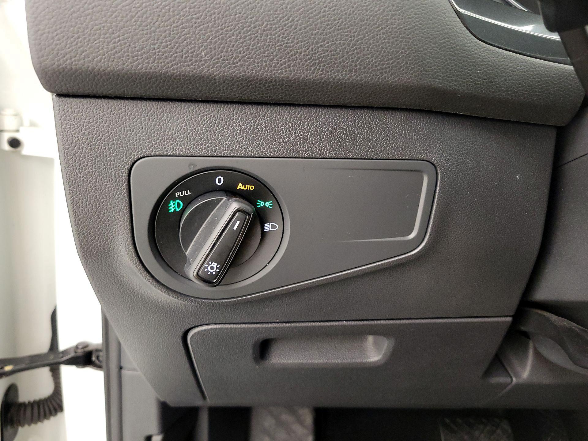 Thumbnail: 2018 Volkswagen Tiguan - 13