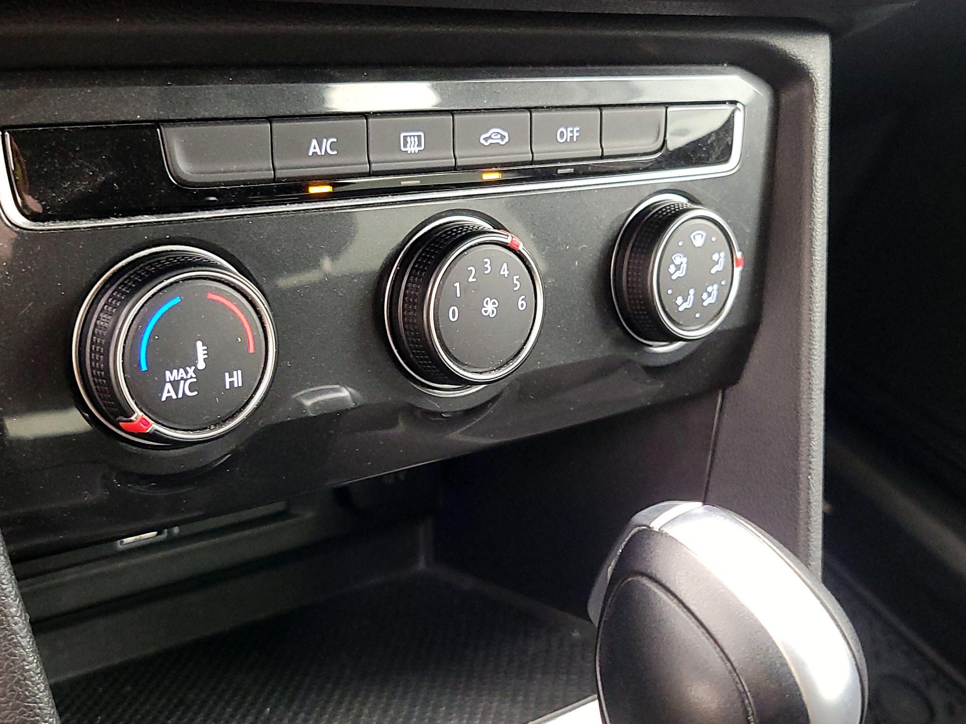 Thumbnail: 2018 Volkswagen Tiguan - 16