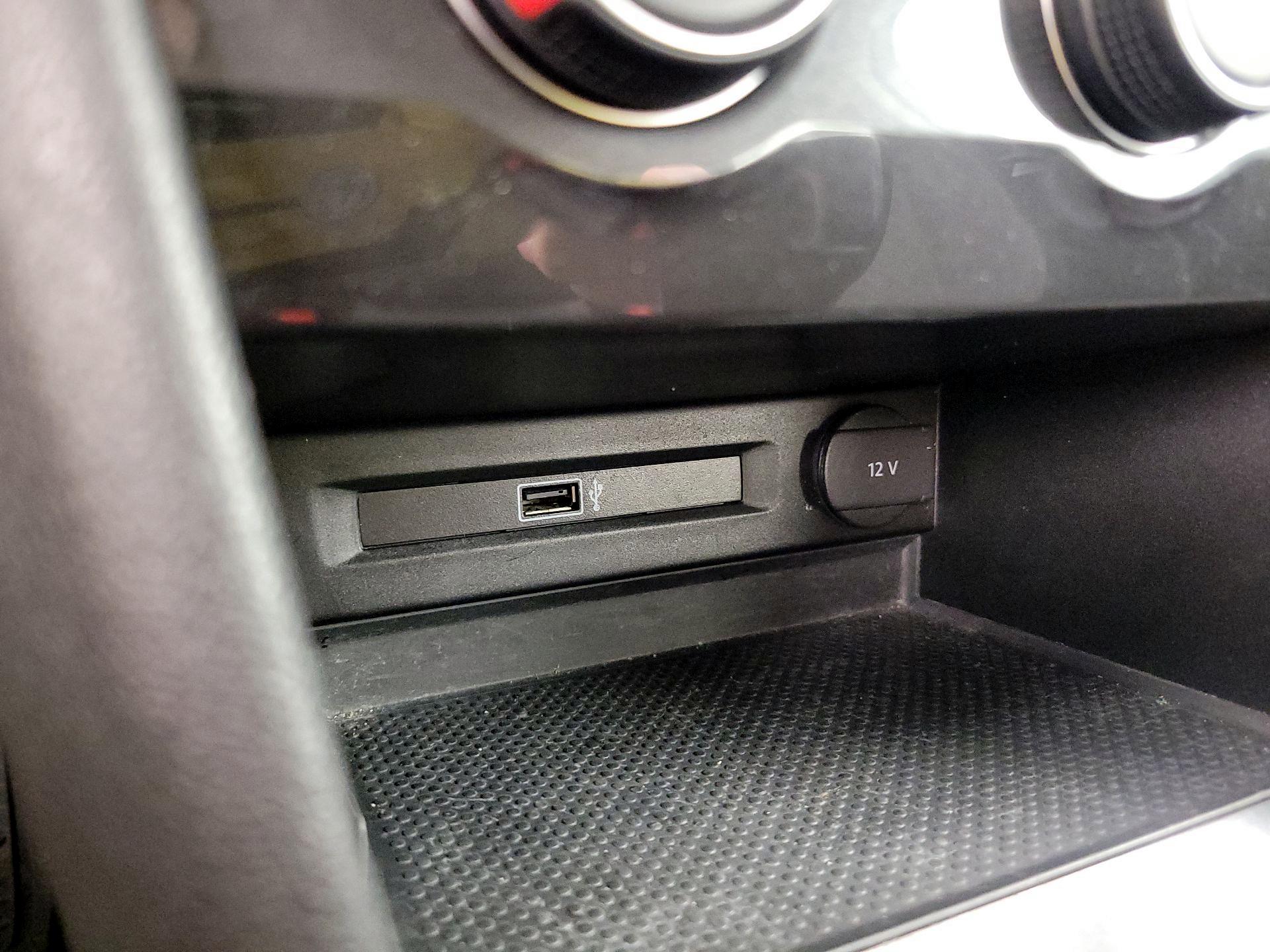 Thumbnail: 2018 Volkswagen Tiguan - 18